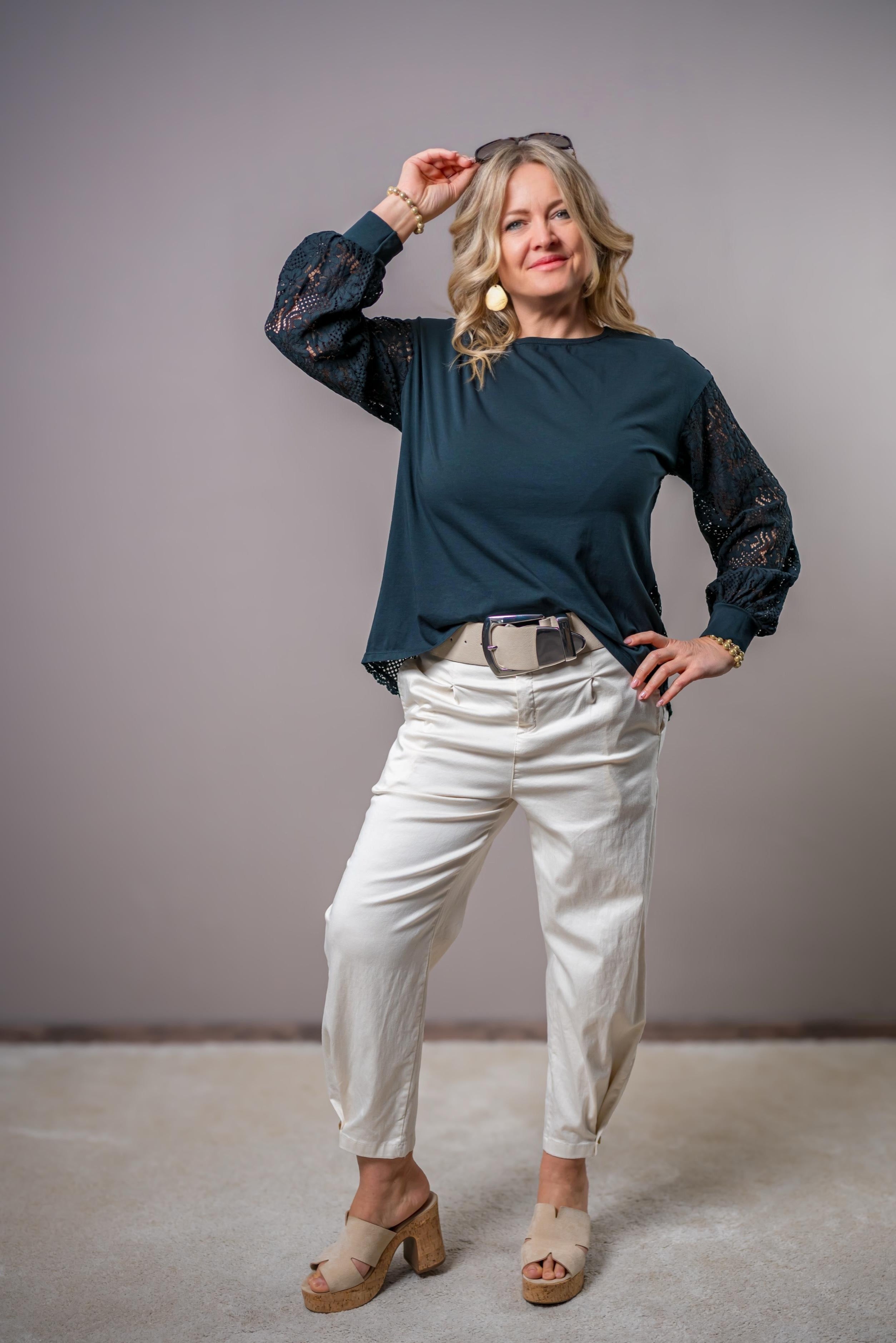 Leichtes Shirt mit Spitzenrücken, schwarz