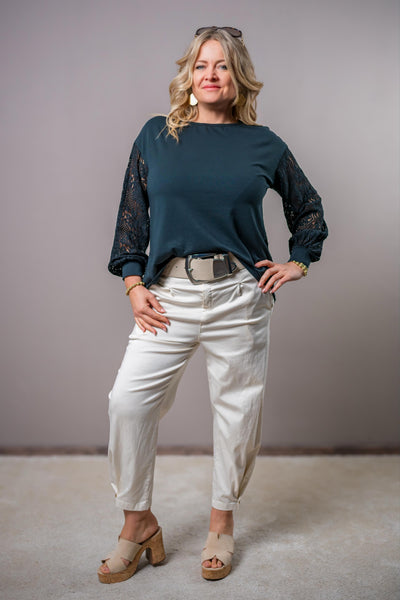 Chino-Hose mit Knopfdetail am Saum, beige