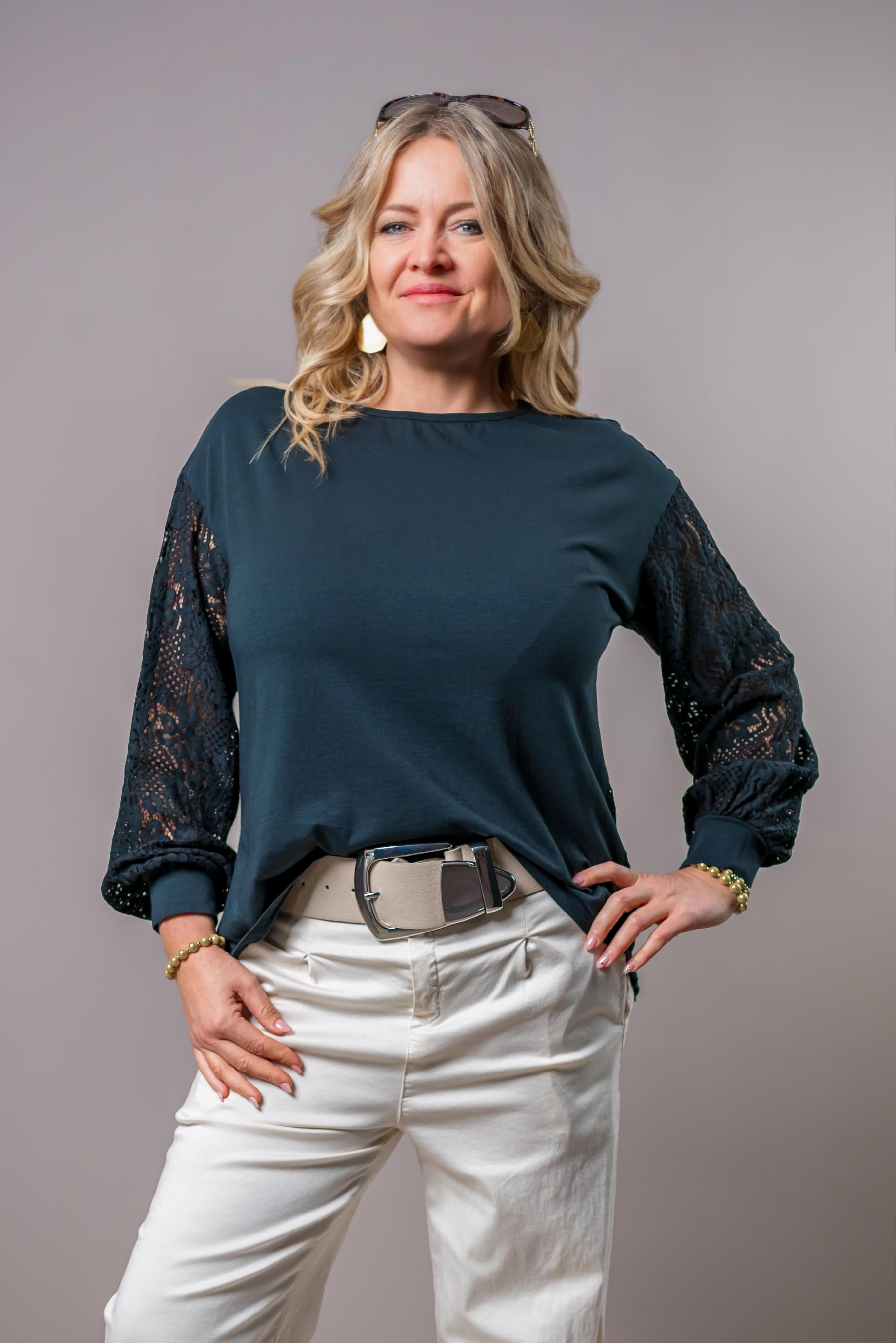 Leichtes Shirt mit Spitzenrücken, schwarz