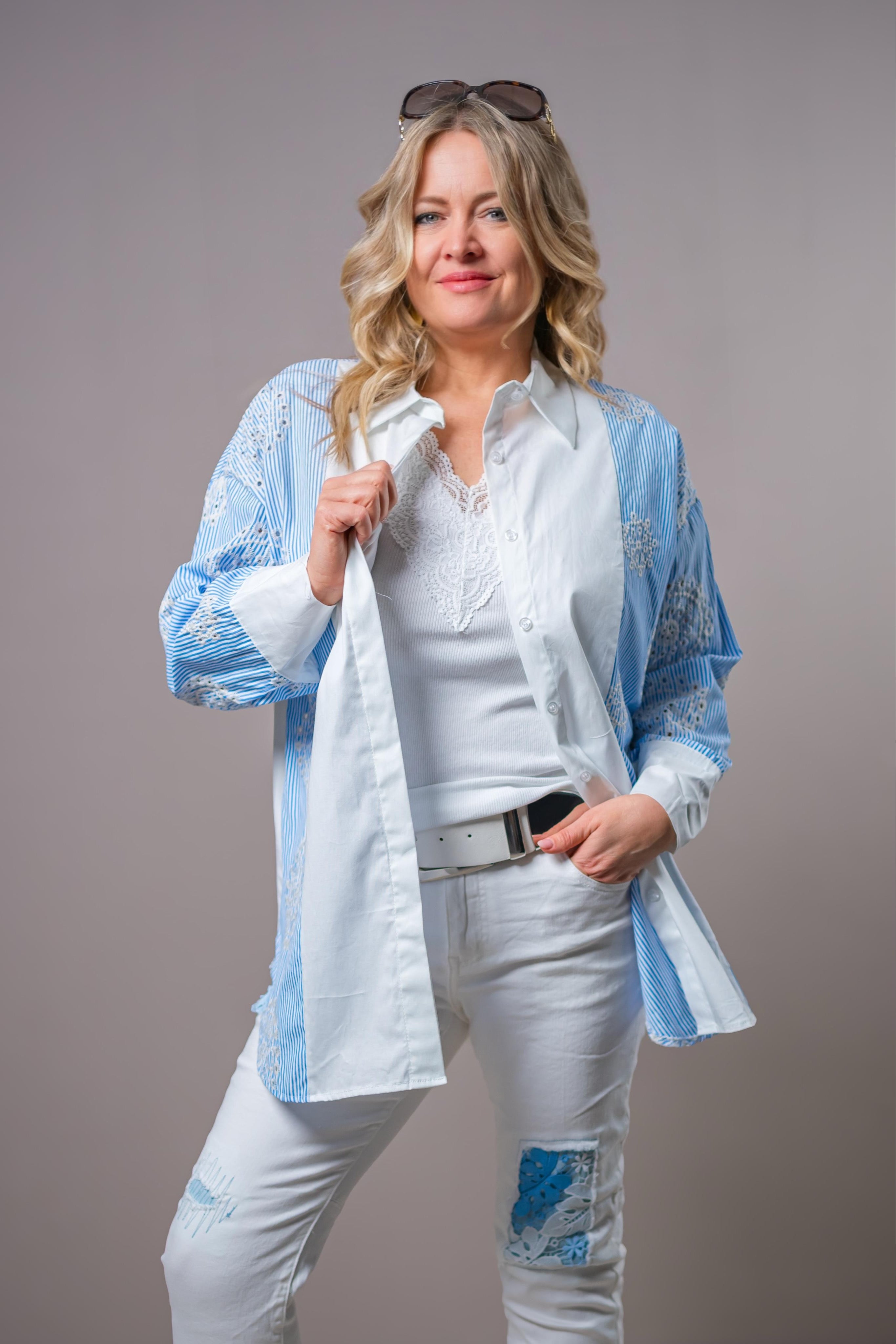 Gestreifte Bluse mit Muster, weiß/blau