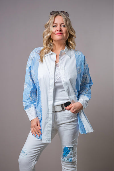 Gestreifte Bluse mit Muster, weiß/blau