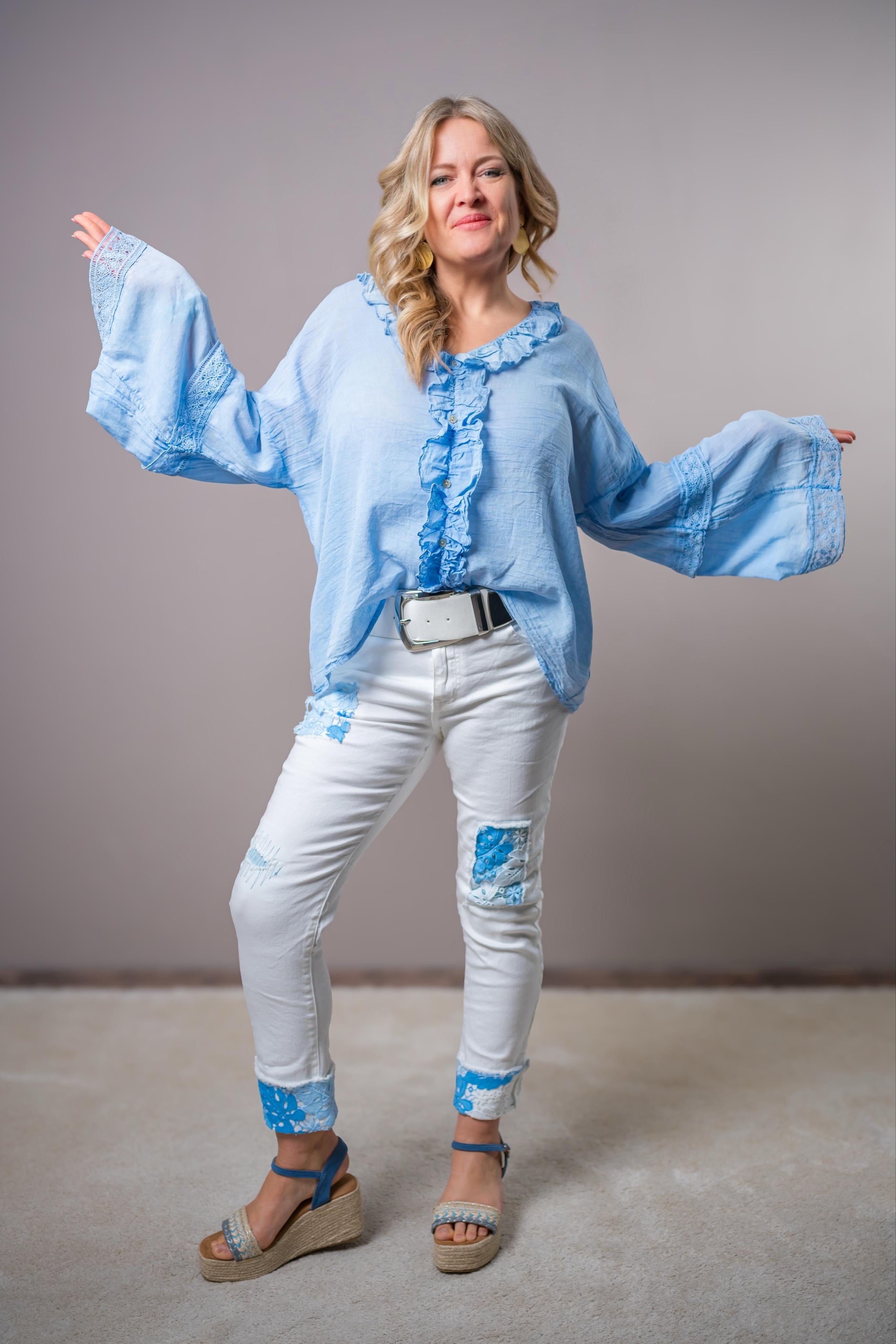 Verwaschene Bluse mit Volants, hellblau