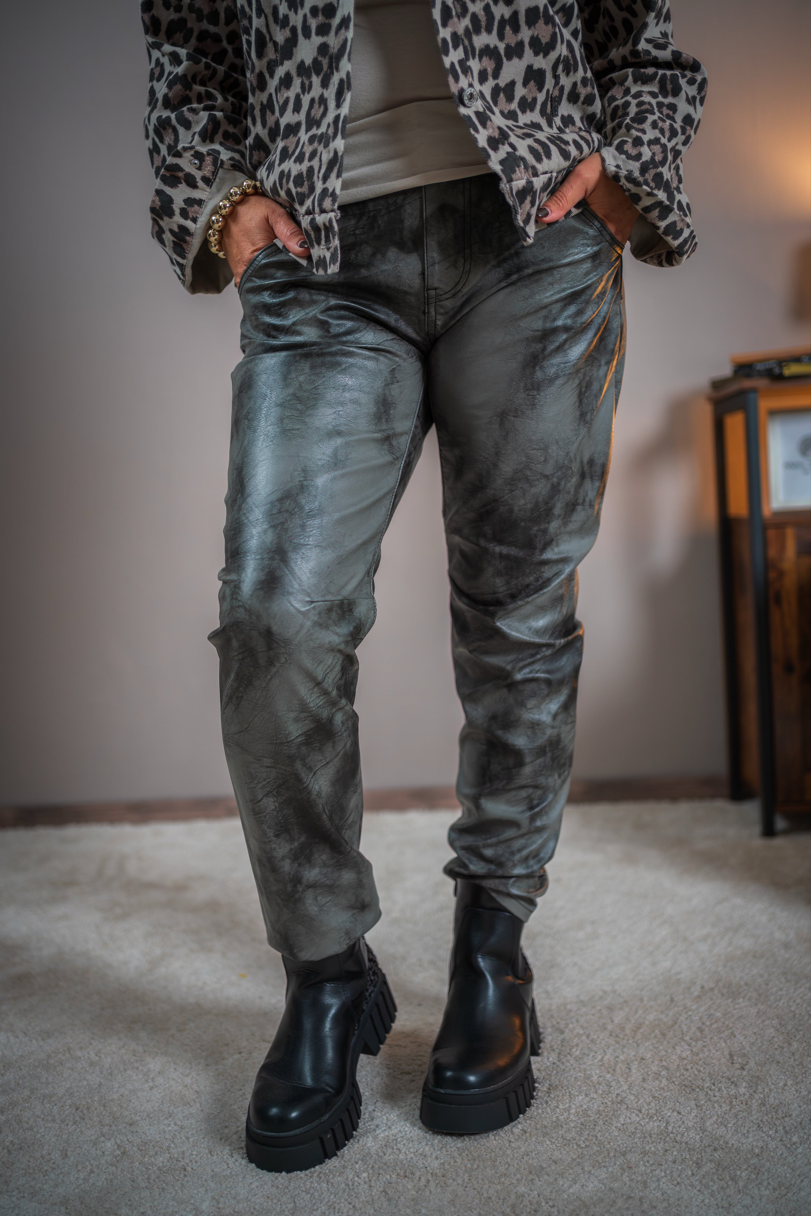 Lederimitatshose, grau-schwarz