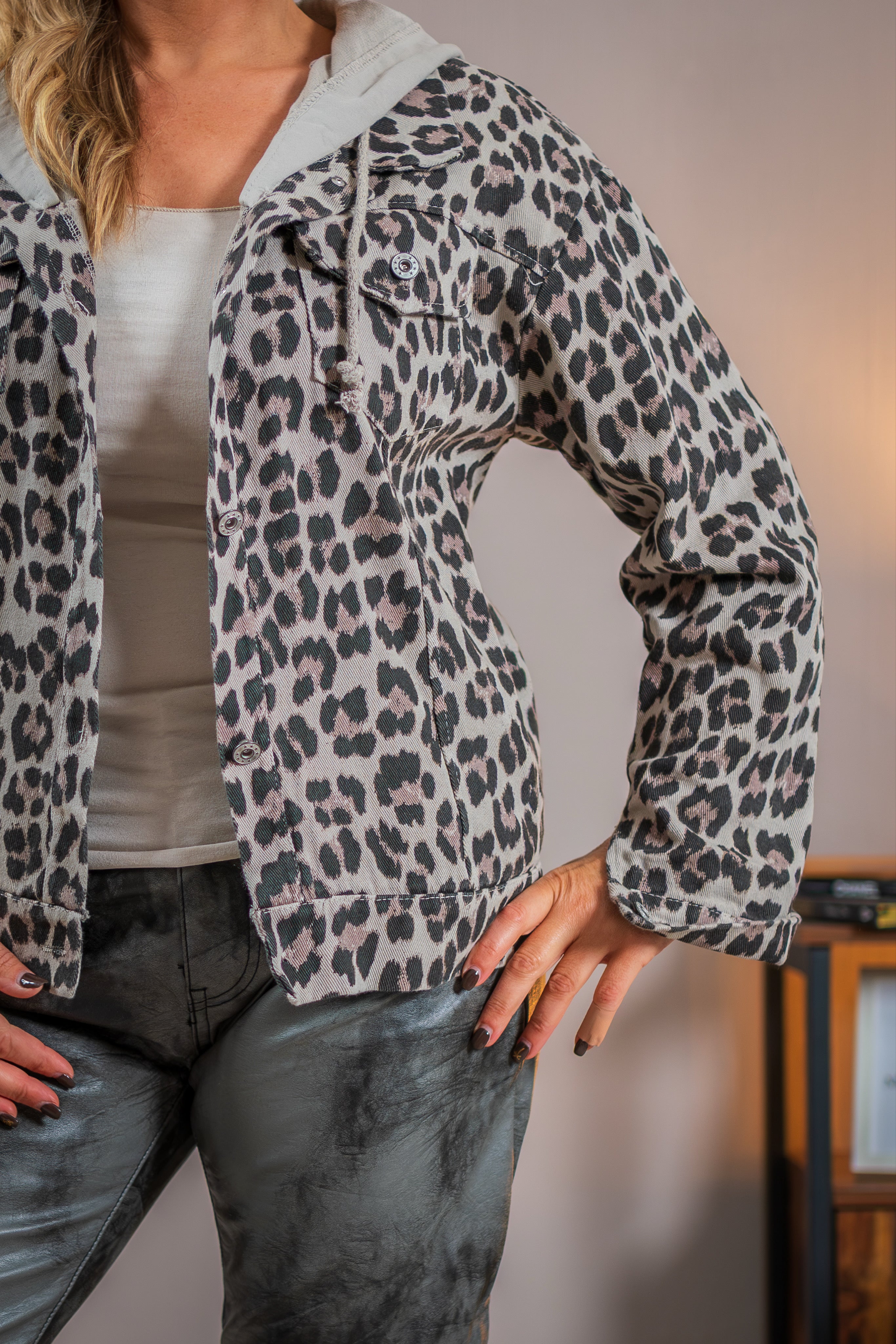 Kapuzenjacke im Jeanslook, Leo-Print