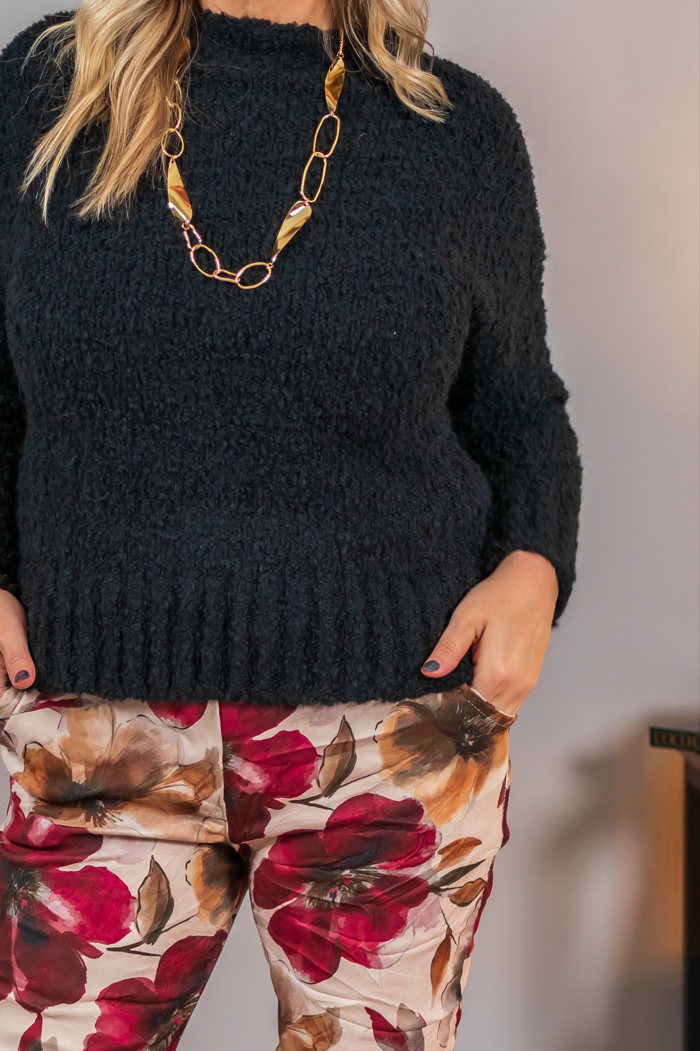 Strickpullover aus Bouclé, schwarz