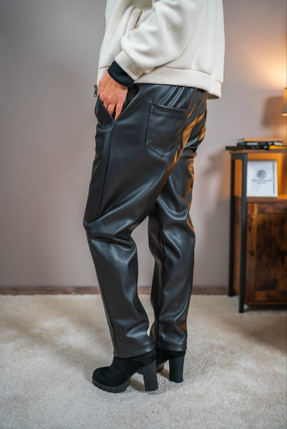 Lederimitatshose mit Gürtel, schwarz