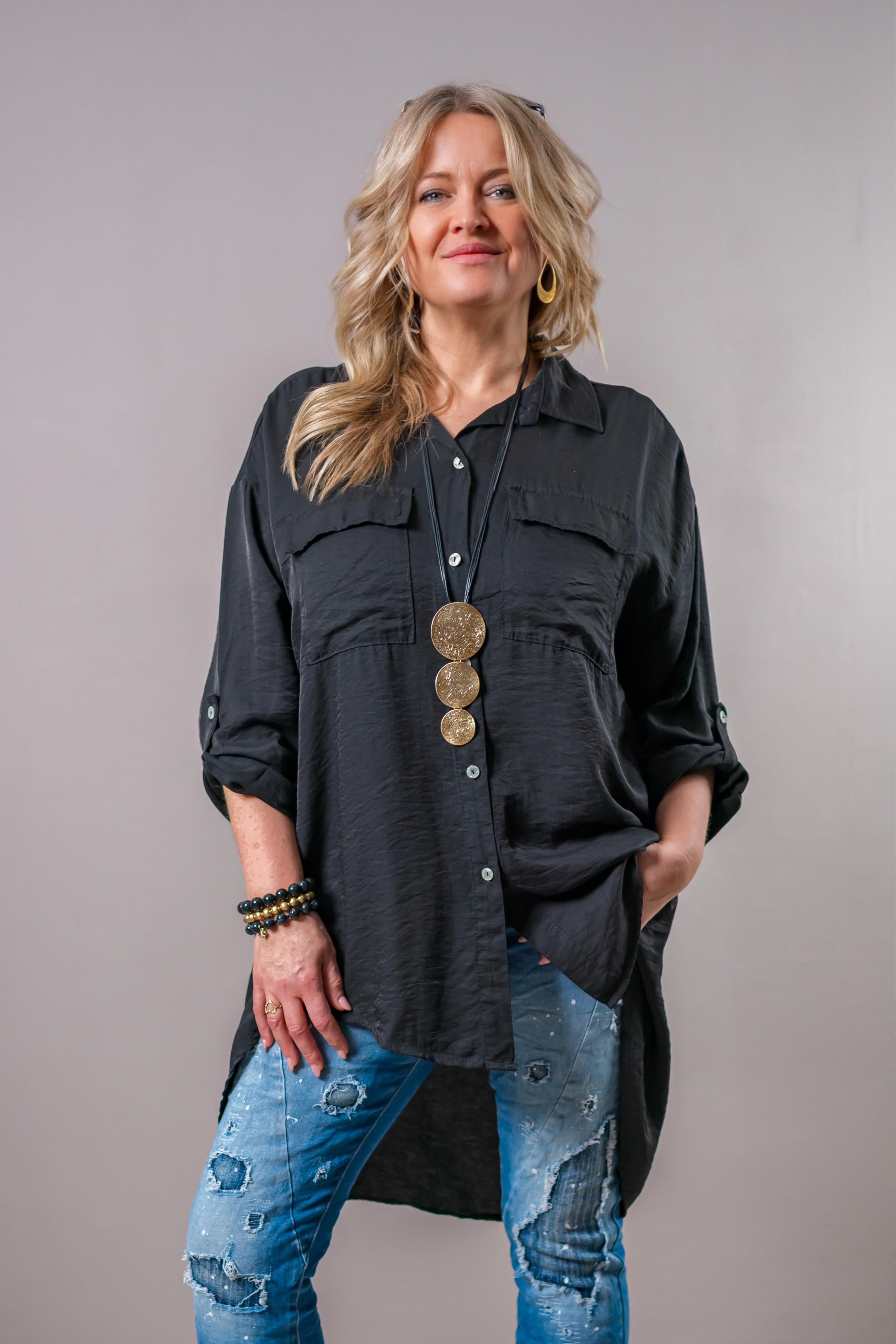 Long-Bluse mit Hemdtaschen, schwarz