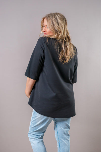 Halbarm-Shirt mit Rundhalsausschnitt, schwarz