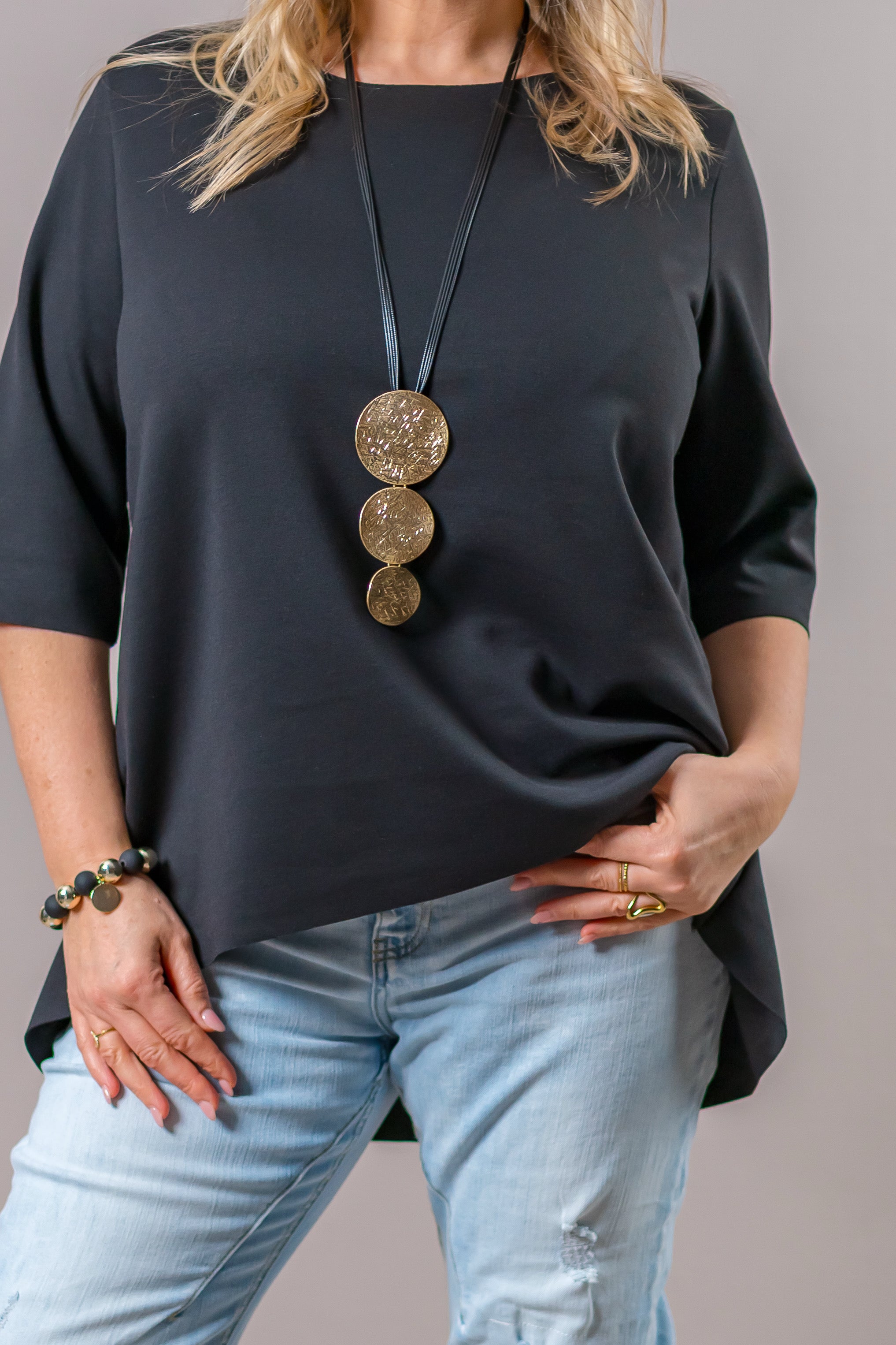 Halbarm-Shirt mit Rundhalsausschnitt, schwarz