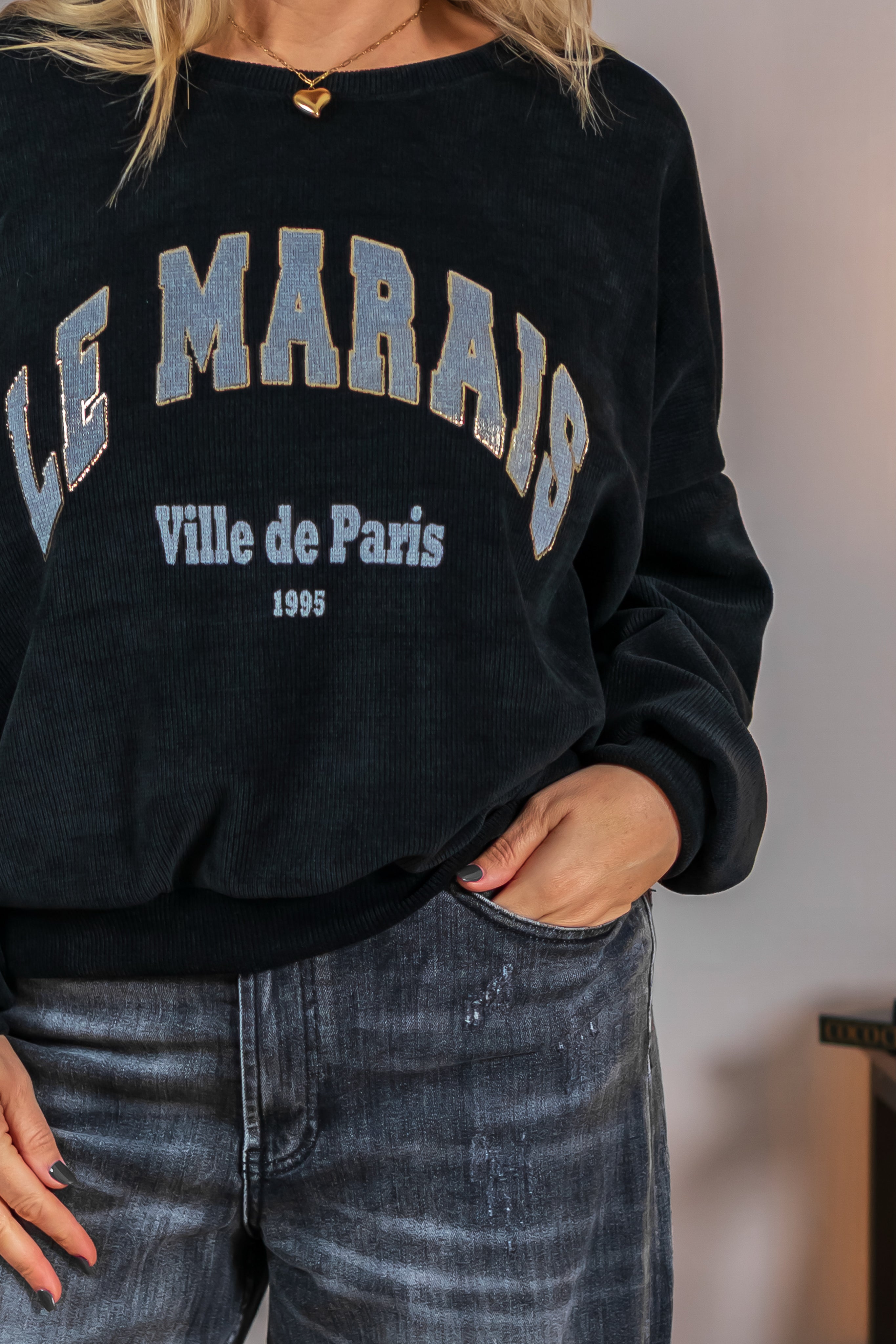 Kuscheliges Sweatshirt in Cordoptik mit Statement-Print, schwarz