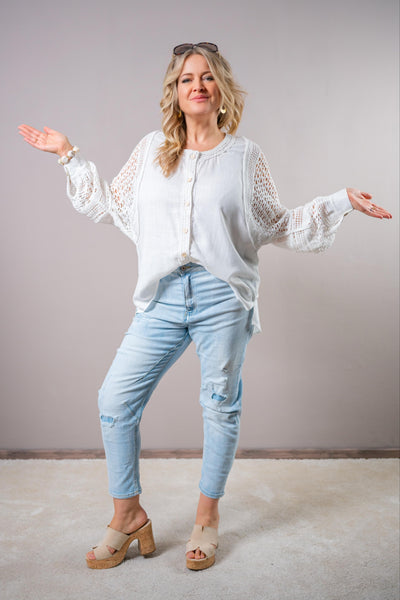 Stylische Bluse mit Häkelanteilen, weiß
