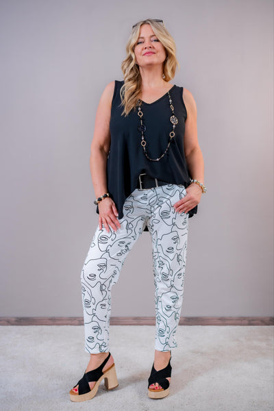 Jogger-Hose mit abstraktem Design, cremeweiß/schwarz