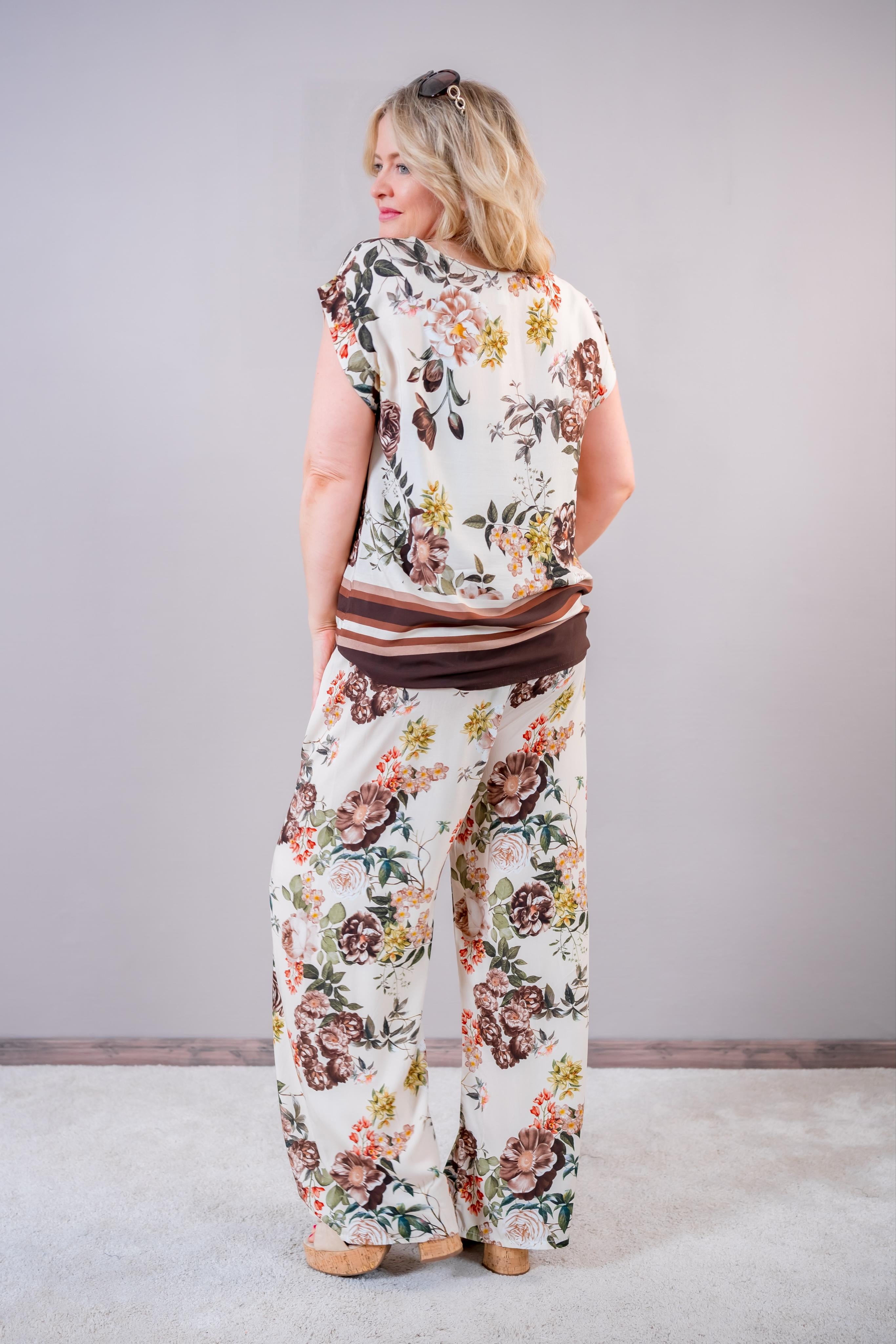 Weite Hose mit Allover-Blumendesign, mehrfarbig