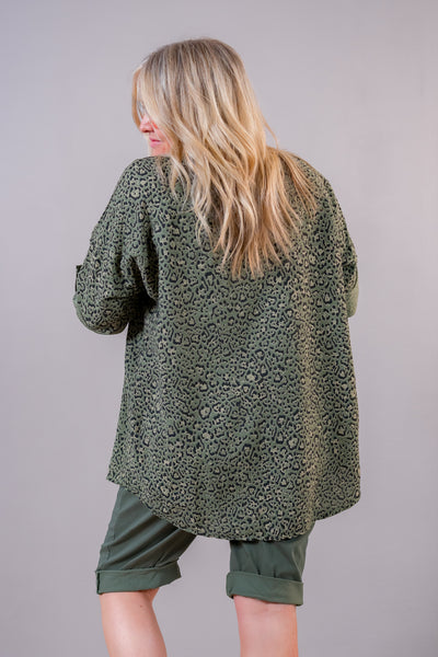 Lange Bluse mit Leo-Design, khaki