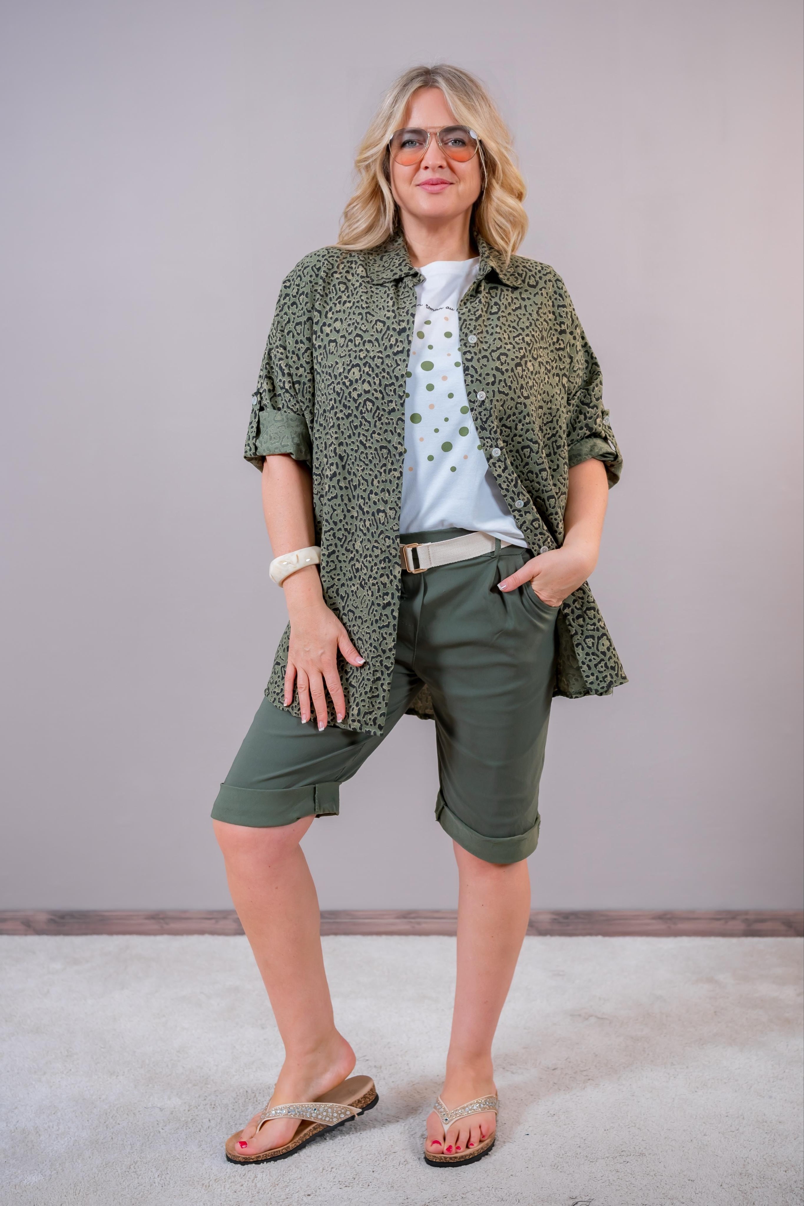 Lange Bluse mit Leo-Design, khaki