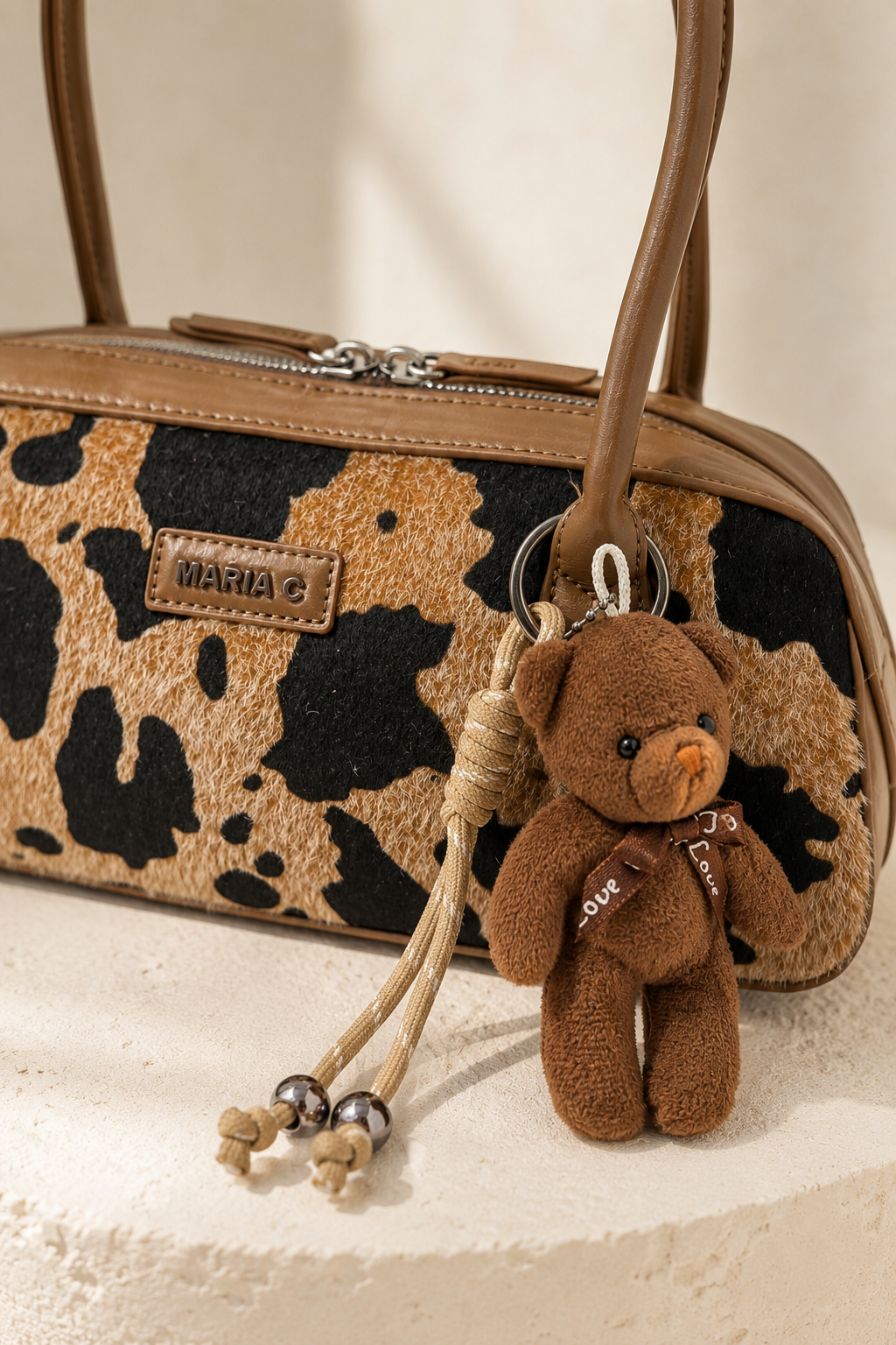 Elegante Vintage Baguette-Tasche mit Animal-Print & Teddy-Anhänger