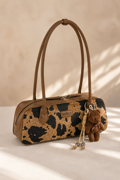 Elegante Vintage Baguette-Tasche mit Animal-Print & Teddy-Anhänger