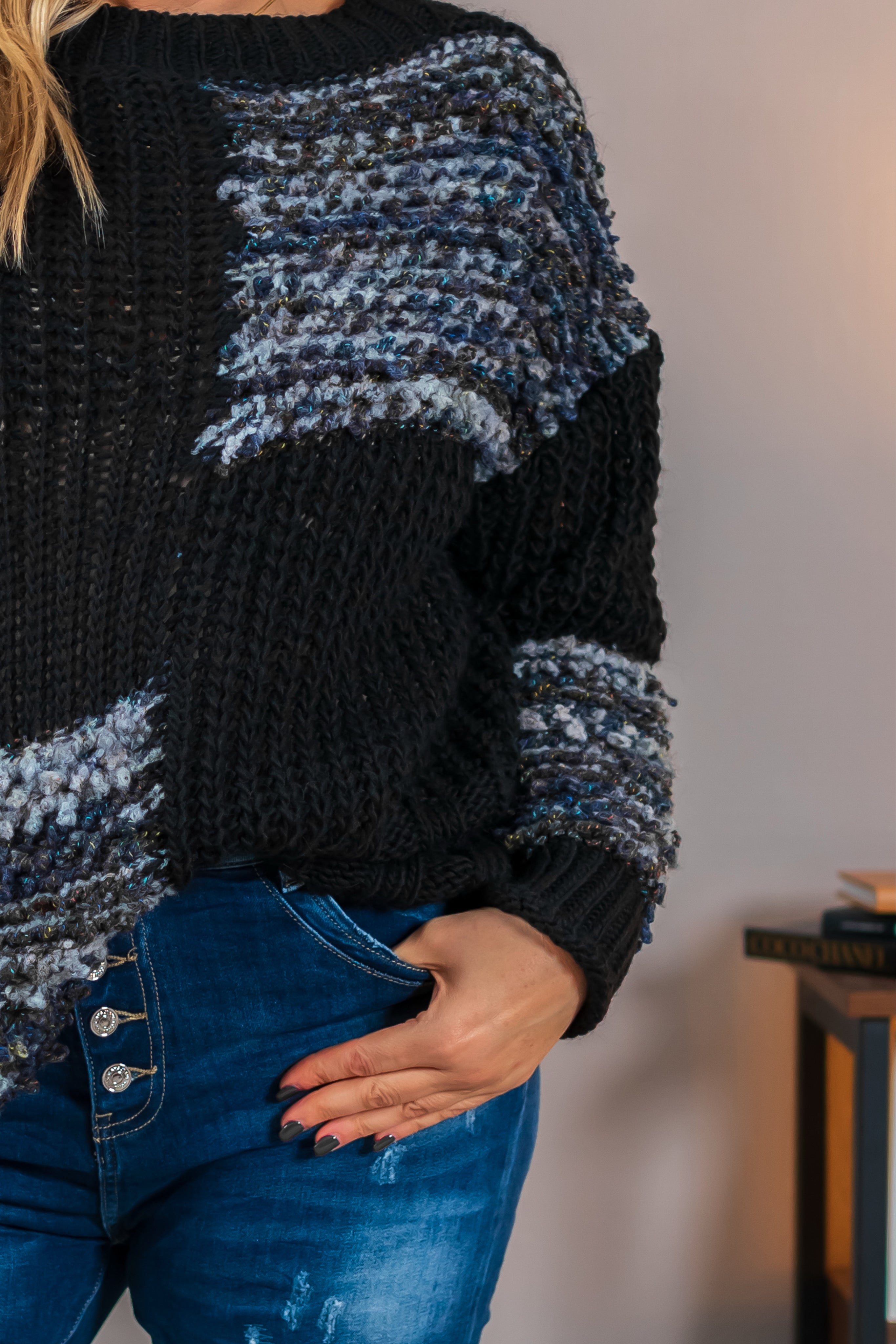 Grobstrickpullover mit Patch-Details, schwarz