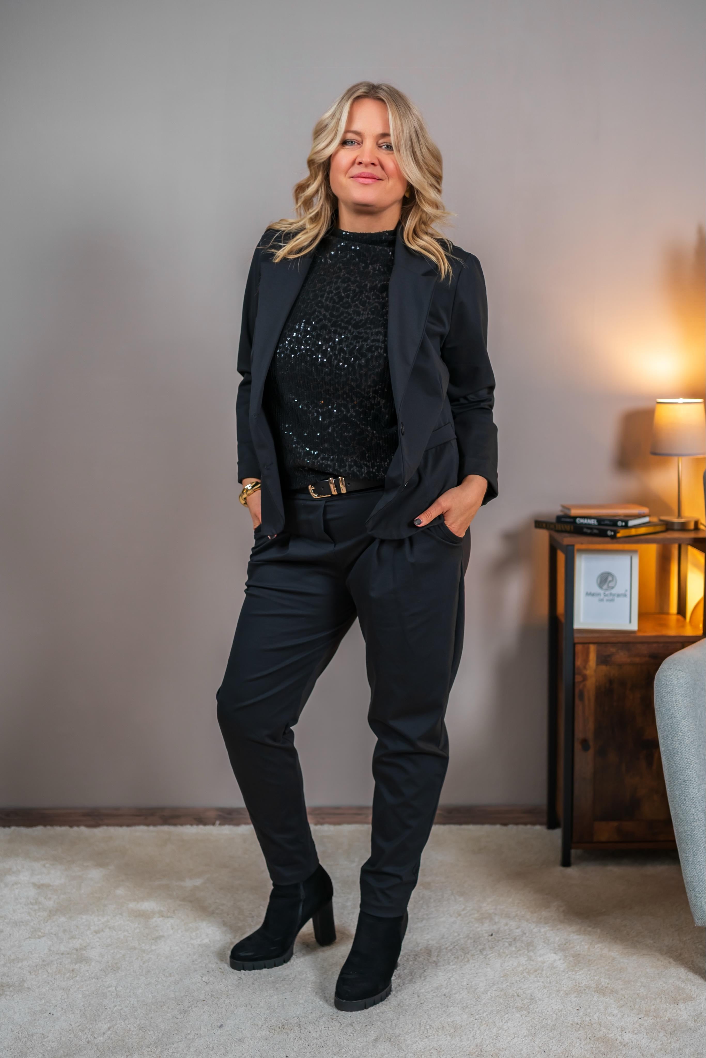 Klassischer Blazer, tailliert, schwarz