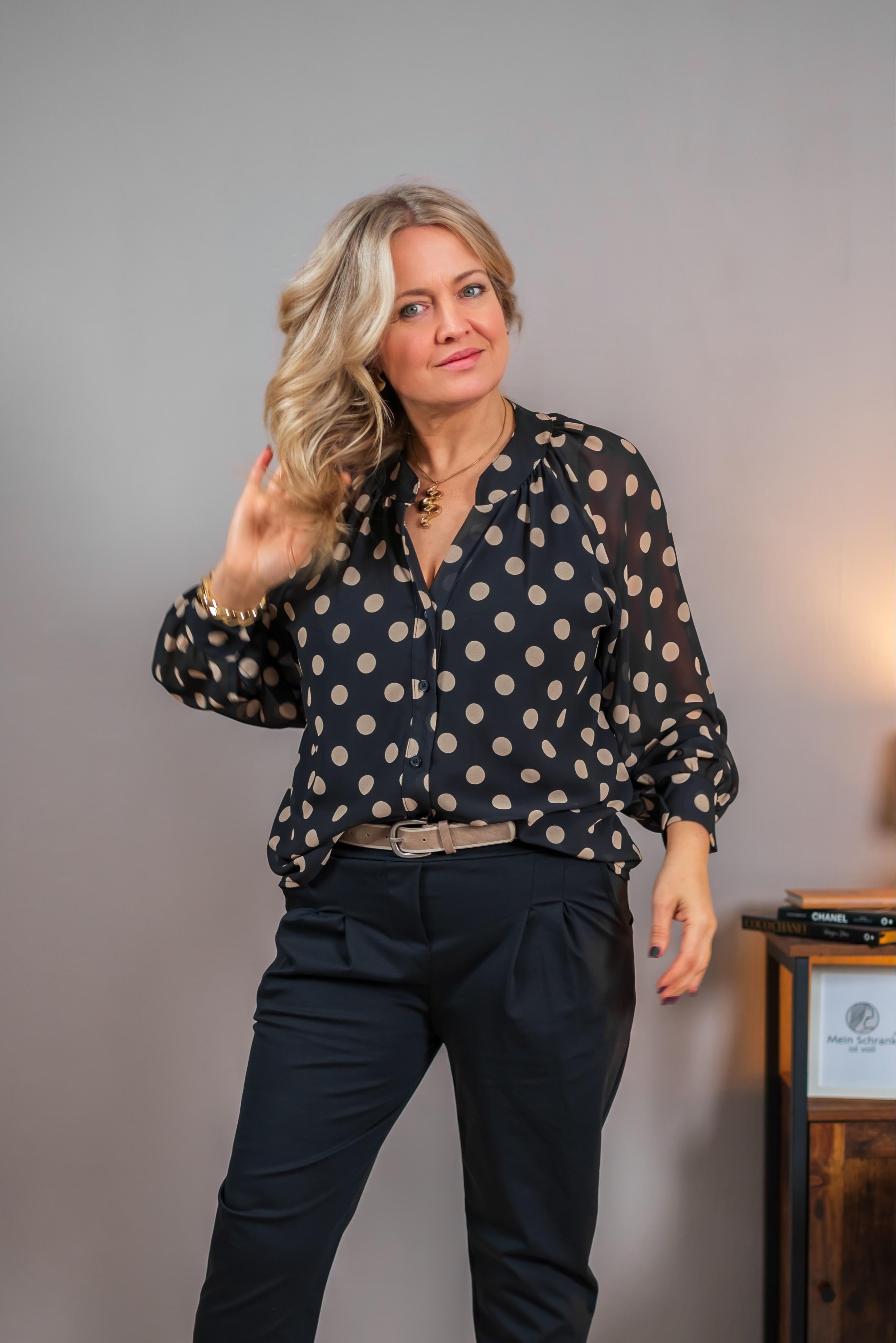 Bluse mit Punkte-Muster, schwarz