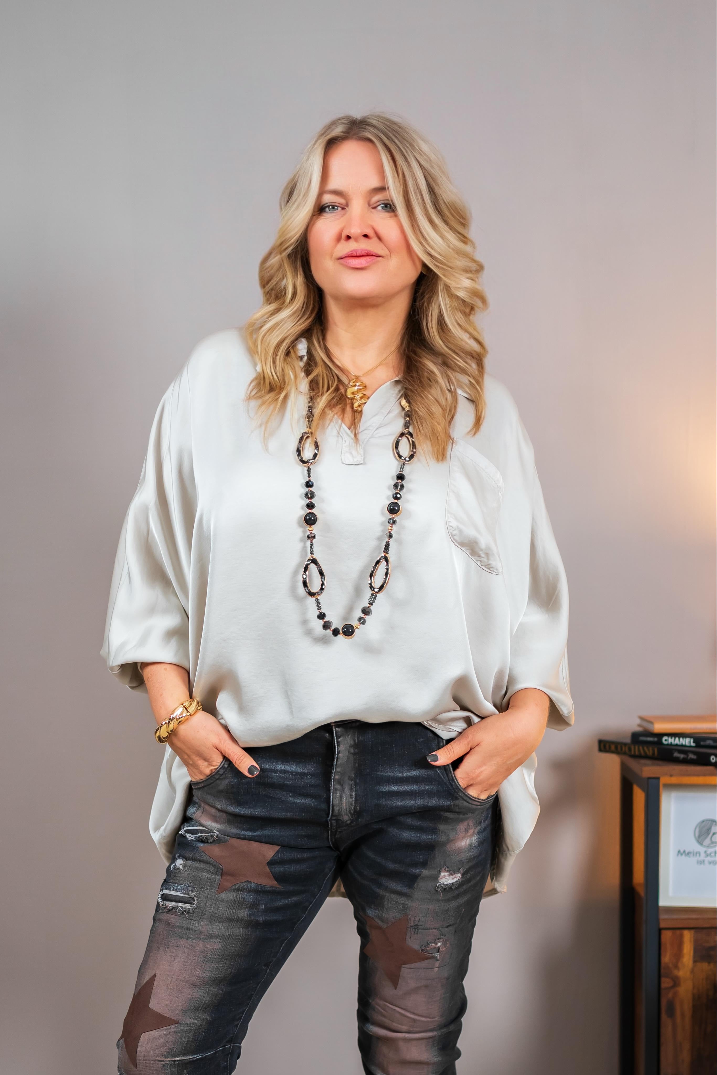 Bluse mit Kragen und Brusttasche, sandfarbig