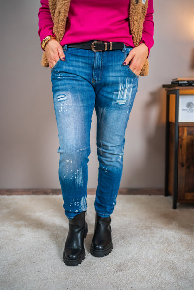 Jeans mit Farbsprenkeln