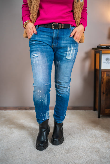 Jeans mit Farbsprenkeln