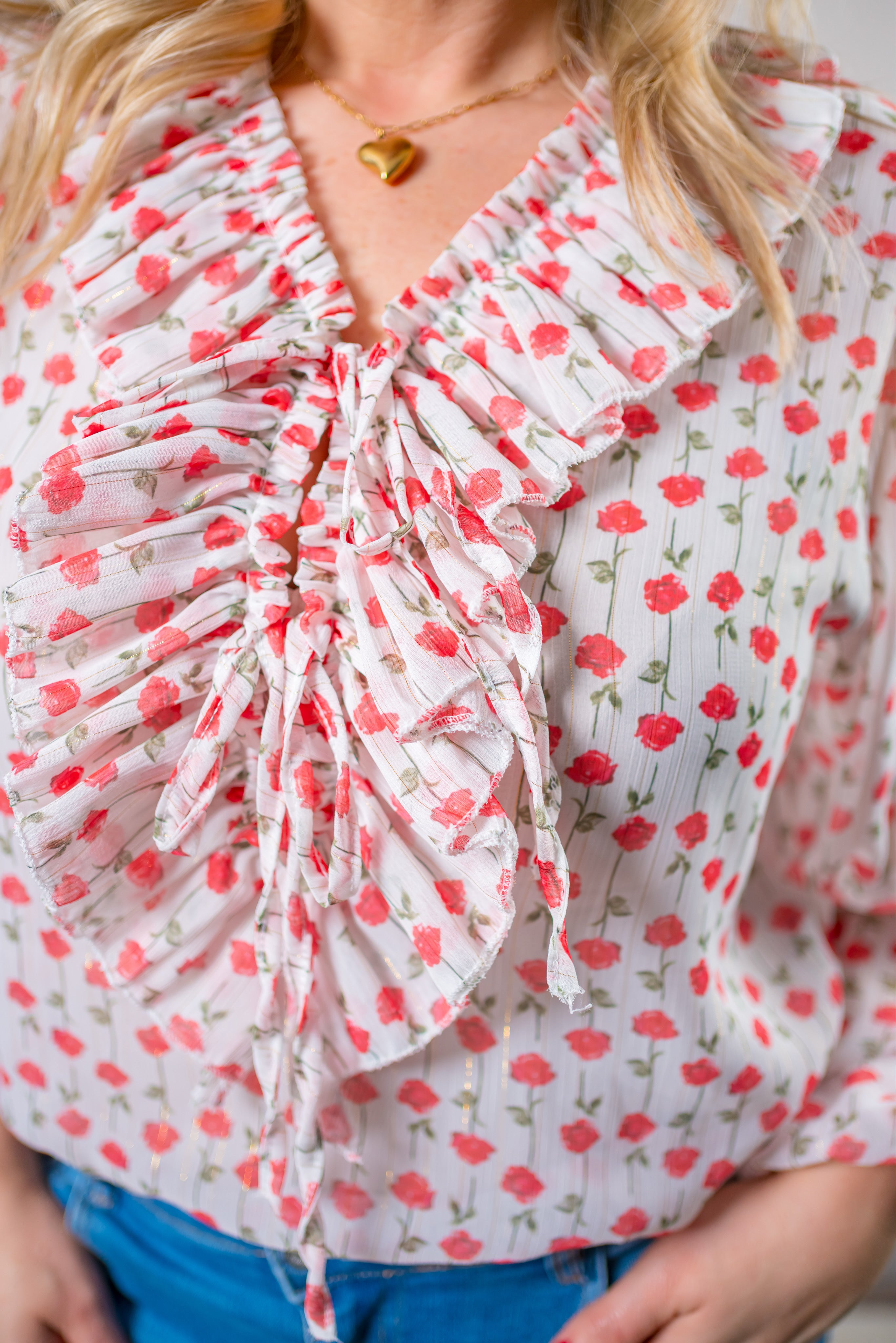 Romantische Bluse mit Blumenprint und Rüschenkragen