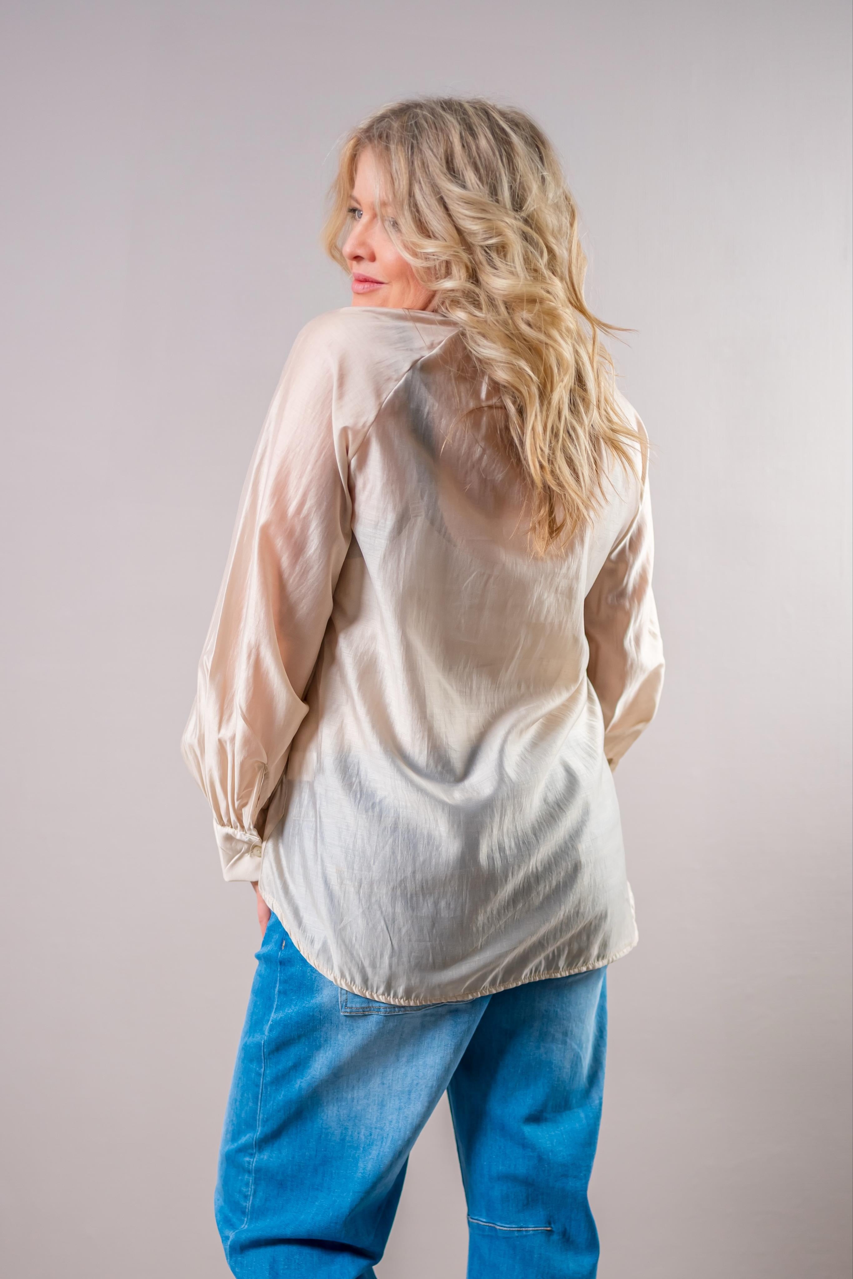 Bluse mit stylischem Verschluss, creme