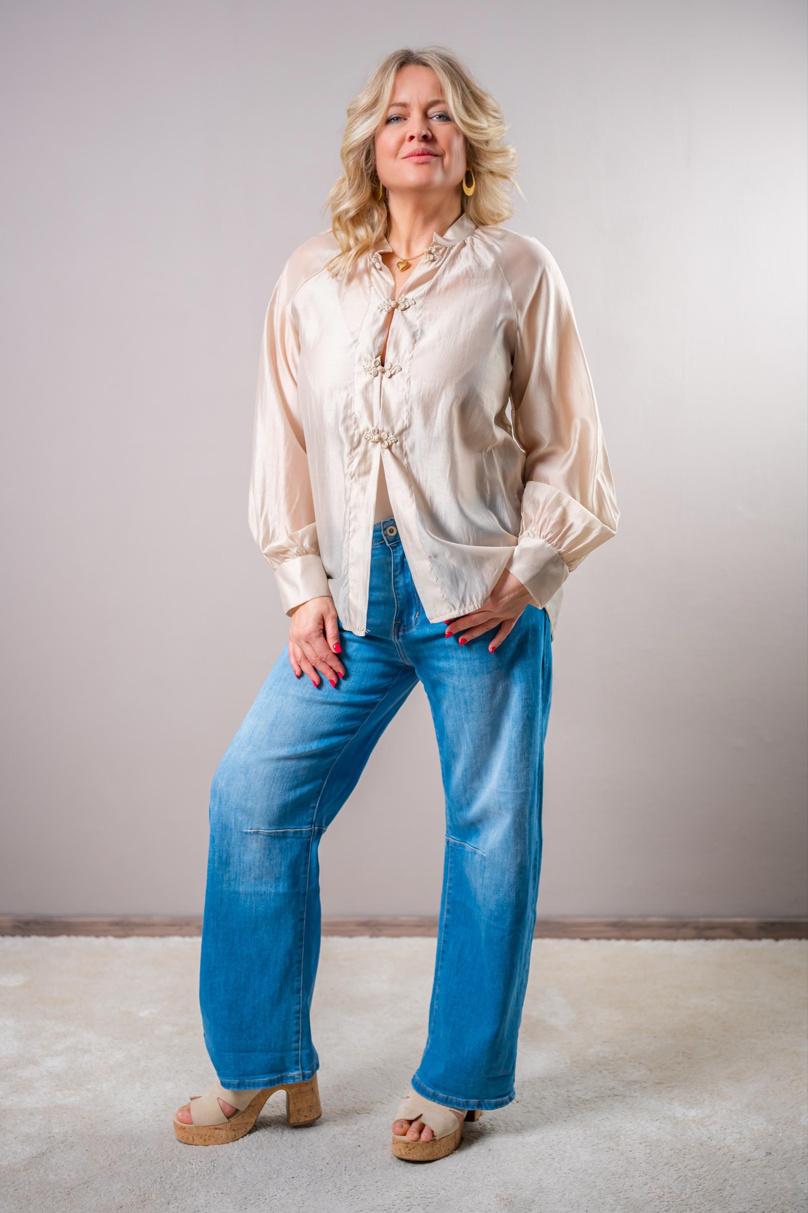 Bluse mit stylischem Verschluss, creme