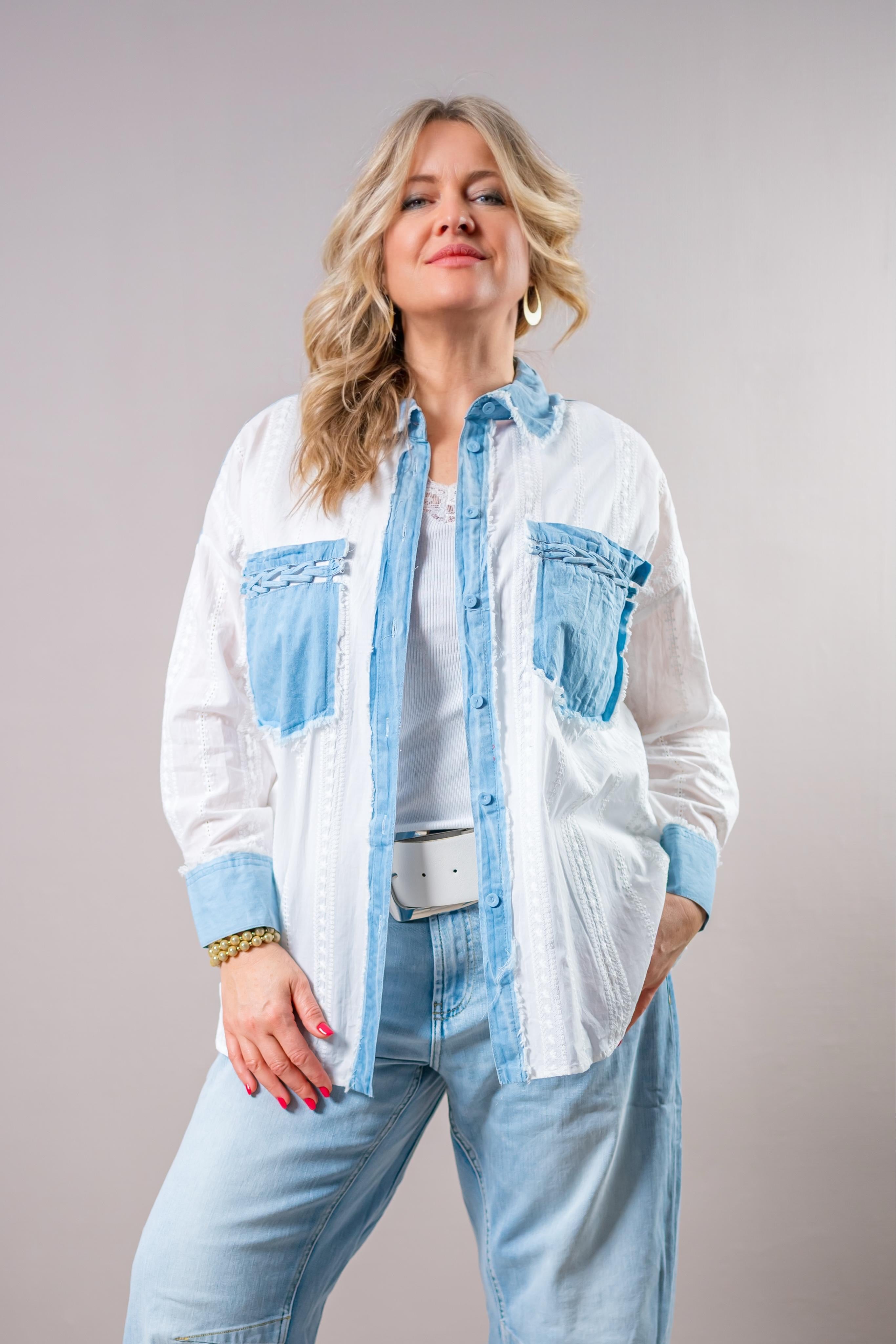 Stylische Bluse mit Fransenkragen und Denim-Einsatz