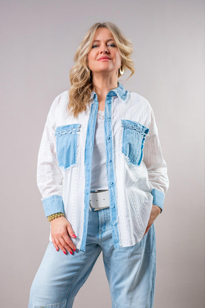 Stylische Bluse mit Fransenkragen und Denim-Einsatz