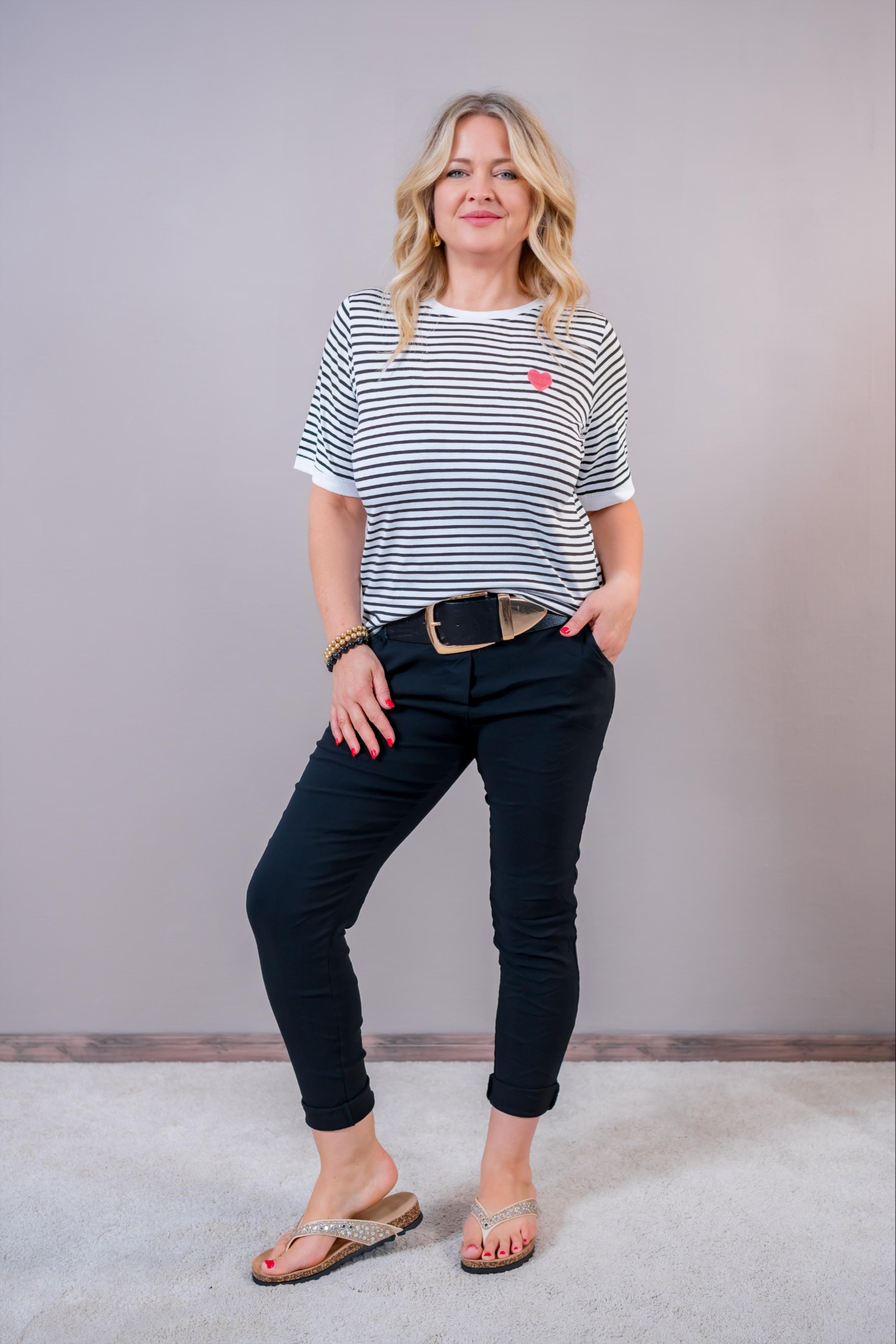 Gestreiftes Shirt mit Herz, schwarz-weiß/pink