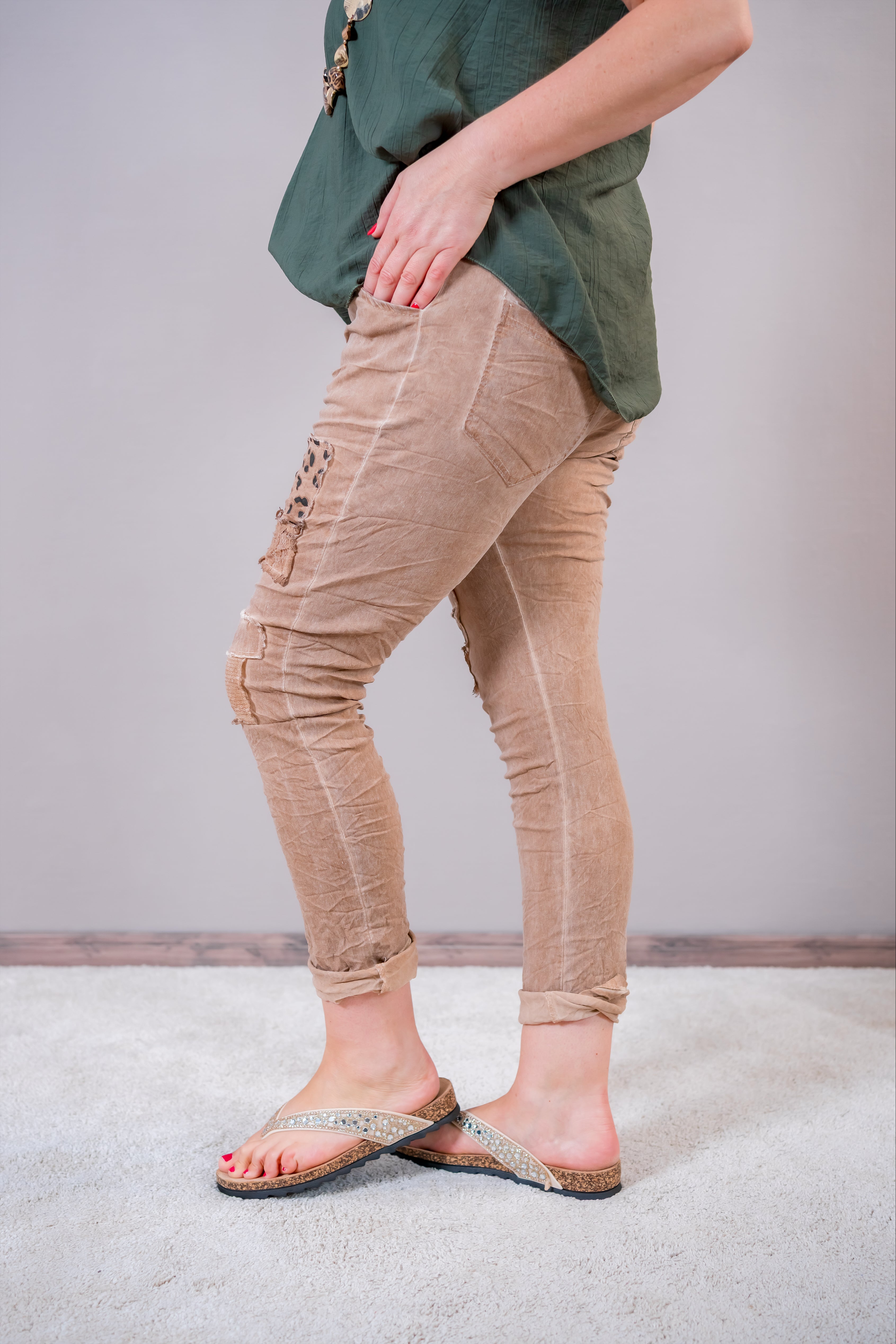 Stretchhose mit Leo-Patches, camel