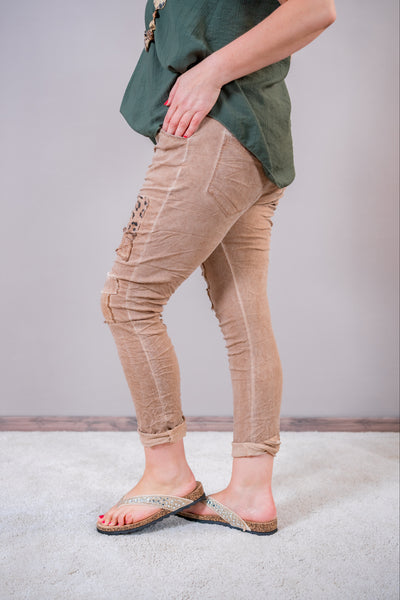 Stretchhose mit Leo-Patches, camel