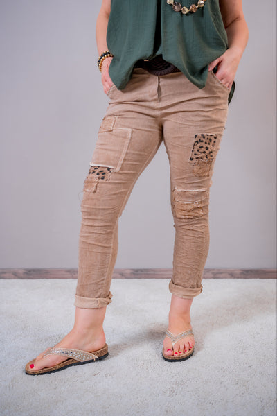 Stretchhose mit Leo-Patches, camel