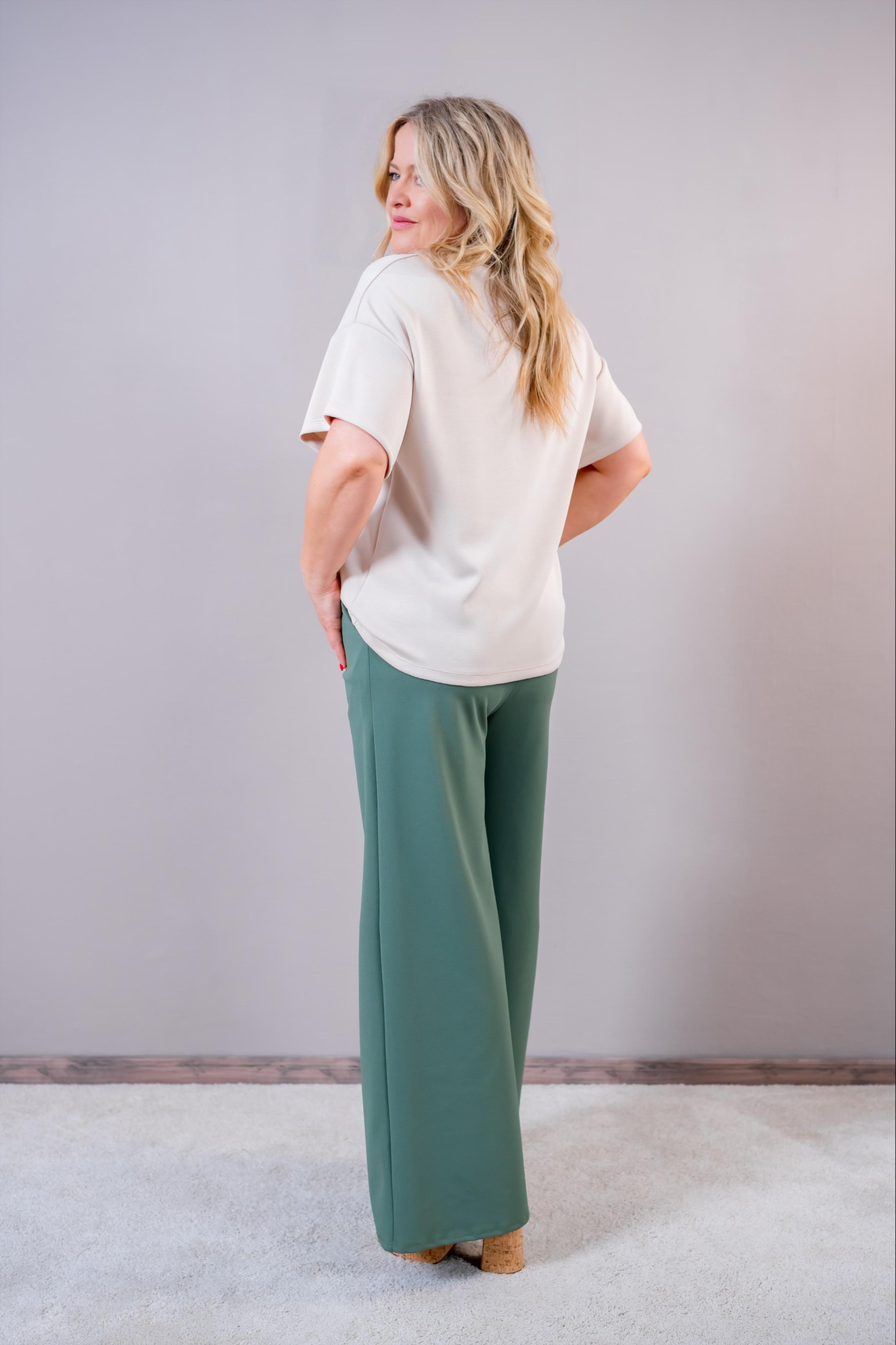 Lockeres Shirt mit V-Ausschnitt, sandbeige