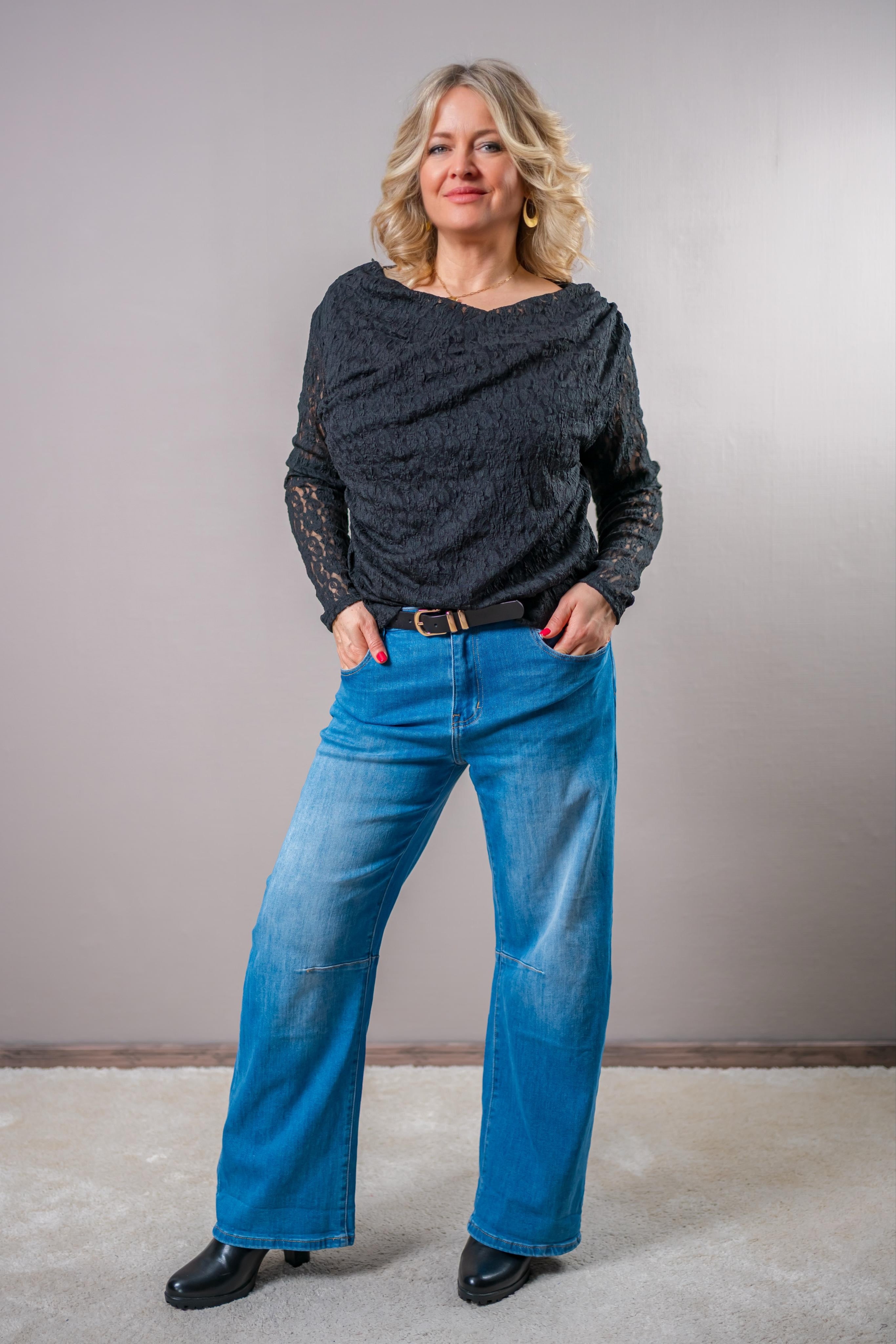 Langarmshirt mit Spitze und Wasserfallausschnitt, schwarz