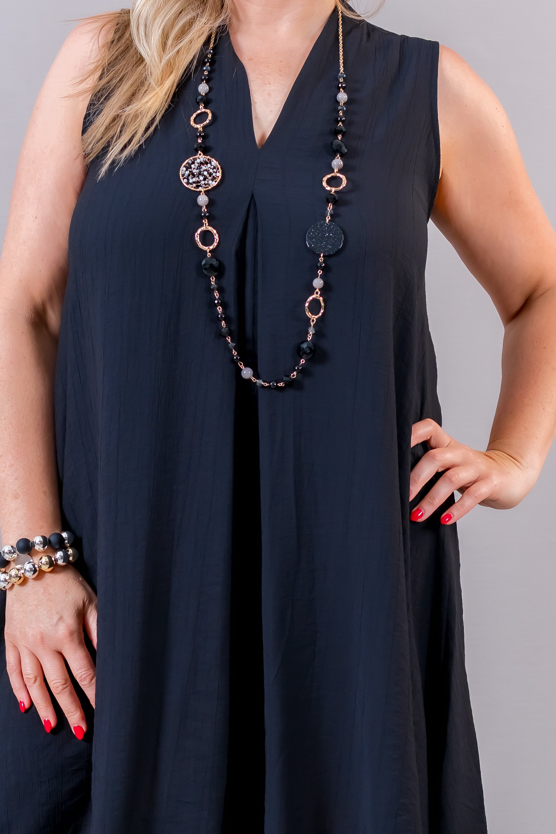 Ärmelloses Midi-Kleid mit V-Ausschnitt, schwarz