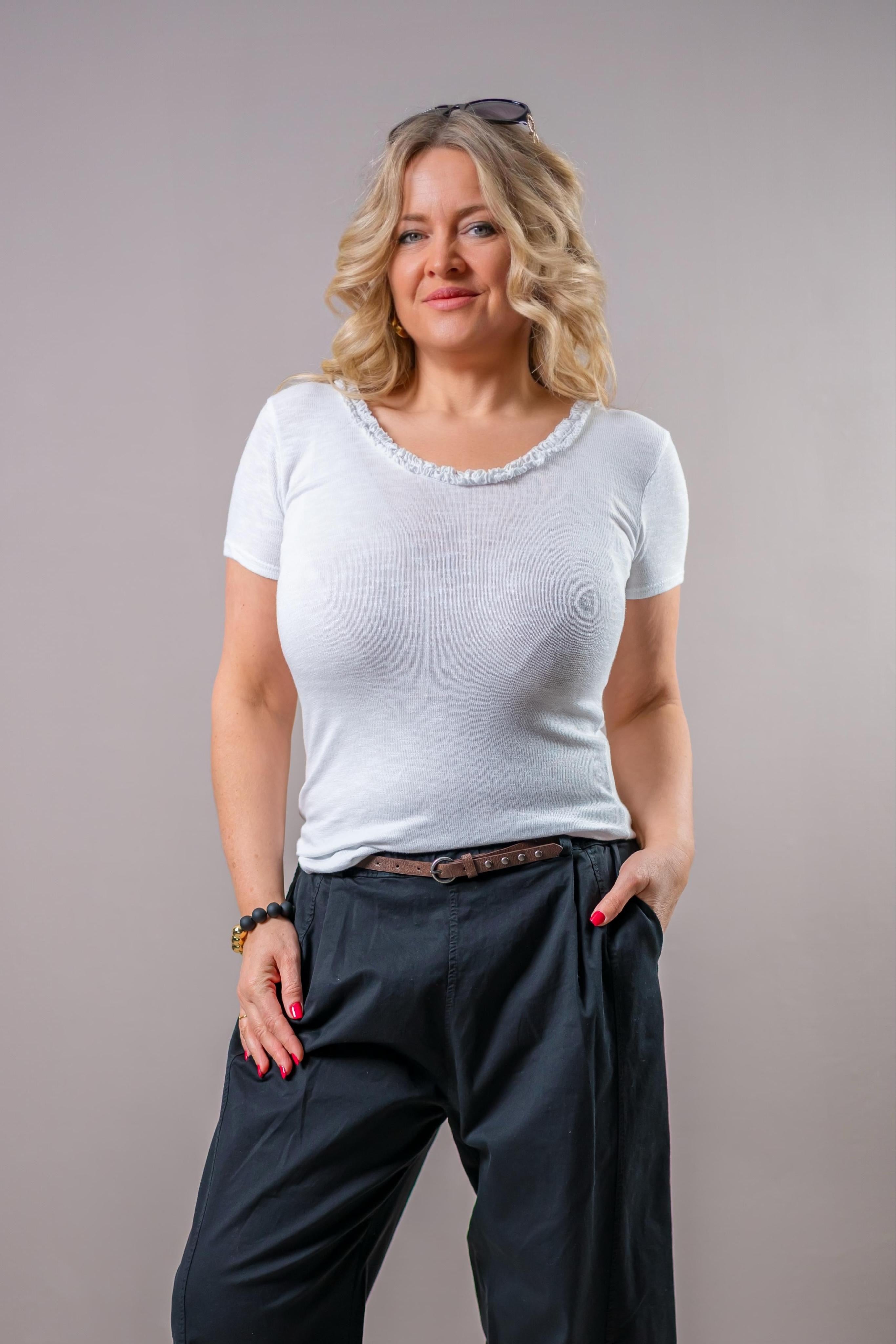 T-Shirt mit Rüschenkragen, weiß