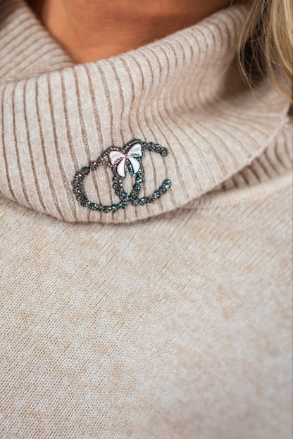 Rollkragenpullover mit Steinchendetails, beige