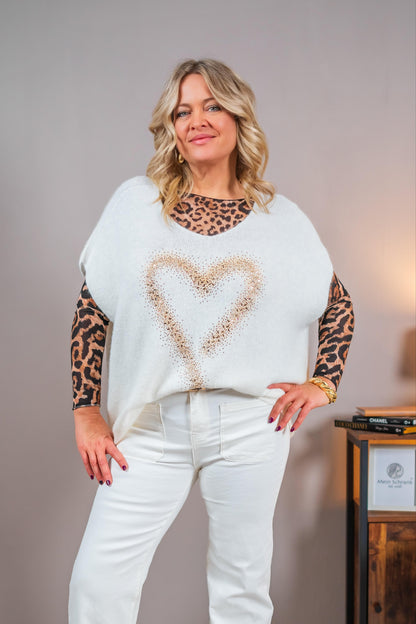 Strickpulli mit Herzdetails, cremeweiß