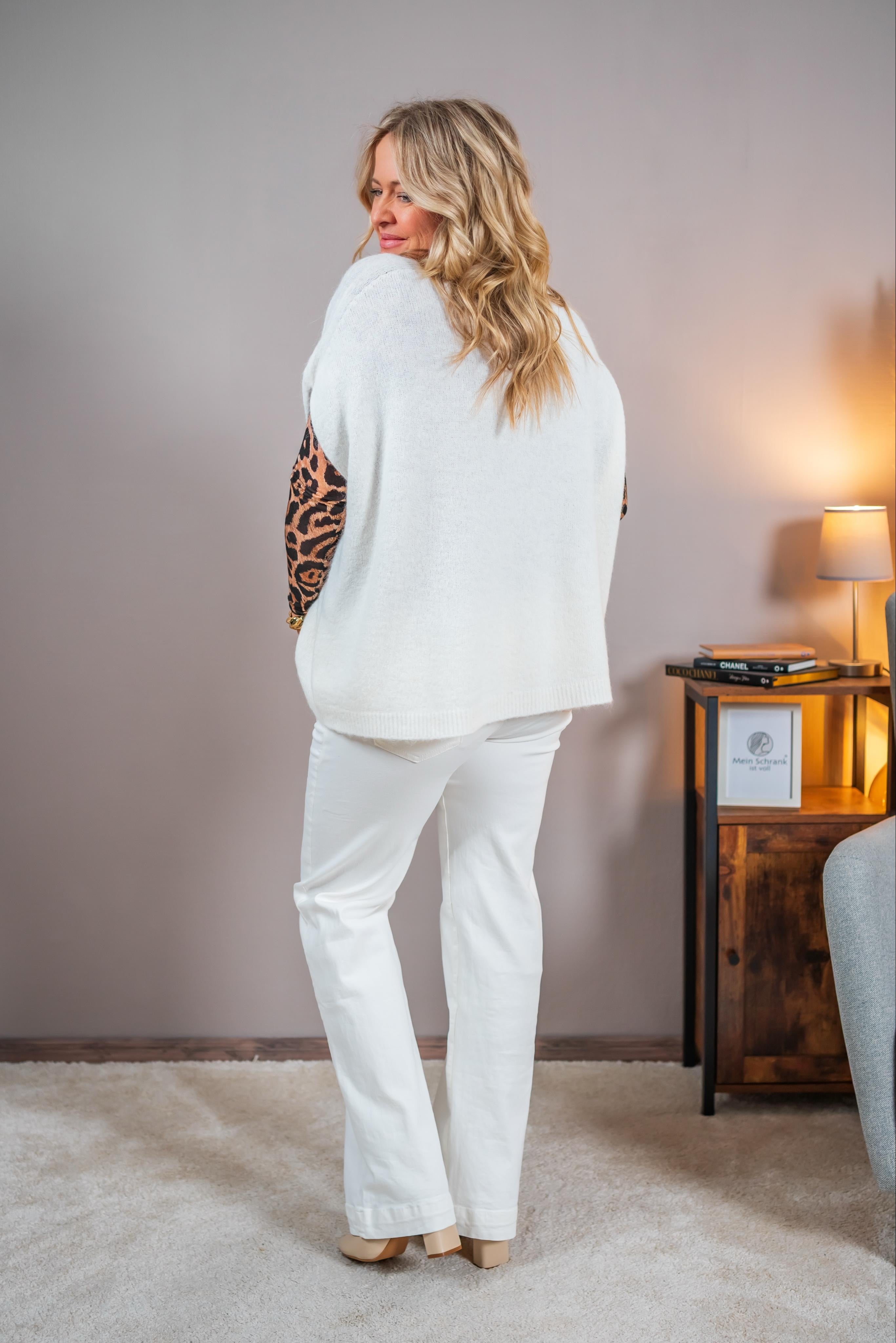 Strickpulli mit Herzdetails, cremeweiß