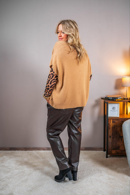 Strickpulli mit Herzdetails, camel