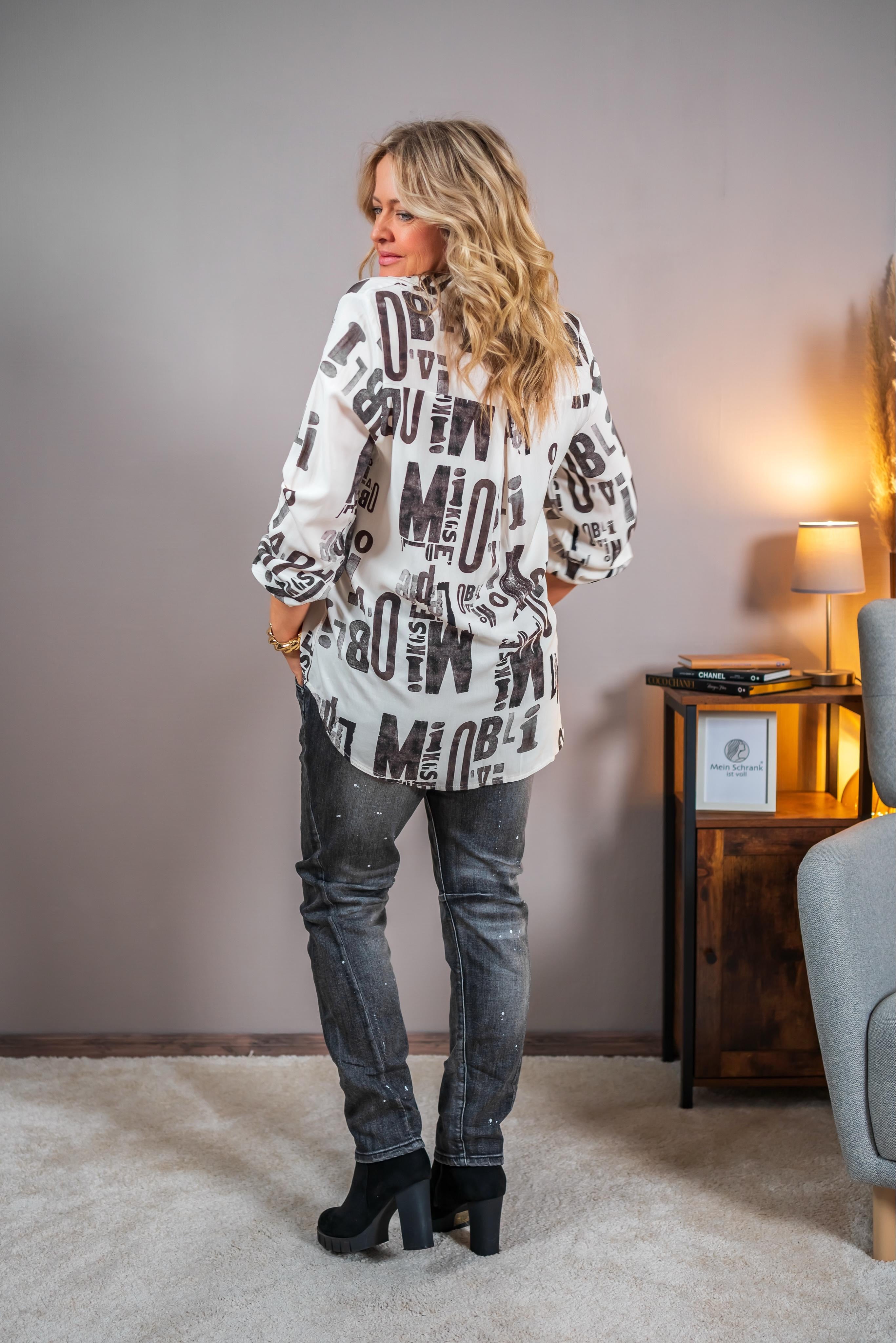 Viskose-Bluse mit Letterprint-Muster