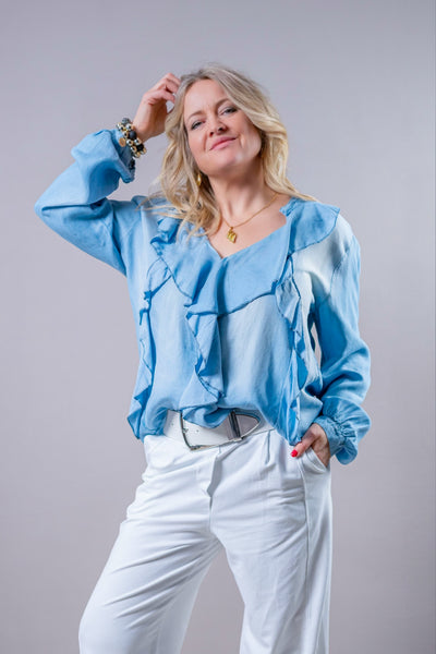 Bluse mit Volantbesatz in Hellblau