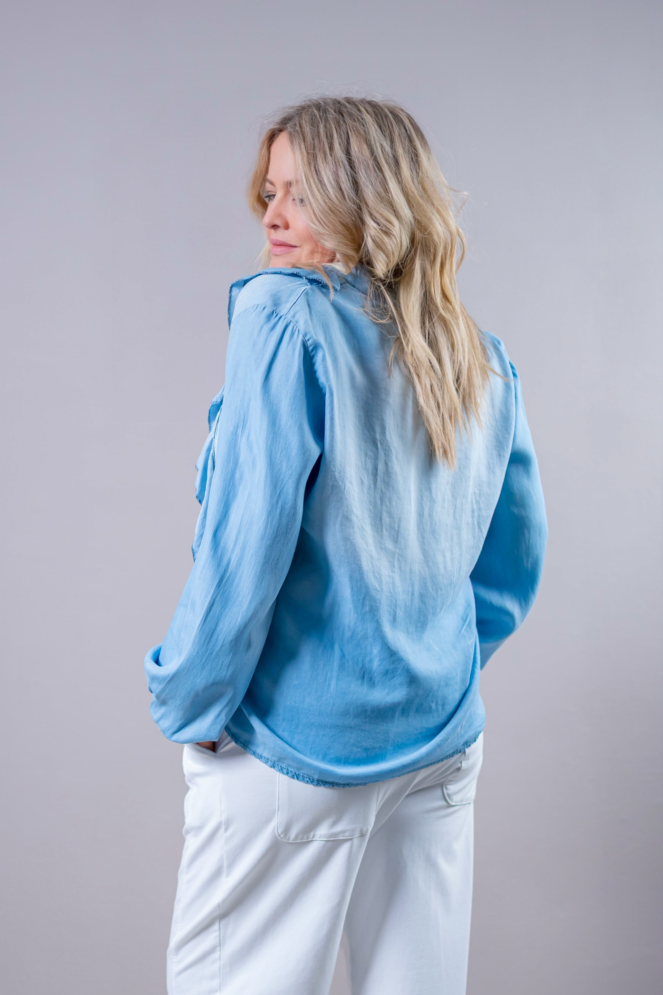 Bluse mit Volantbesatz in Hellblau