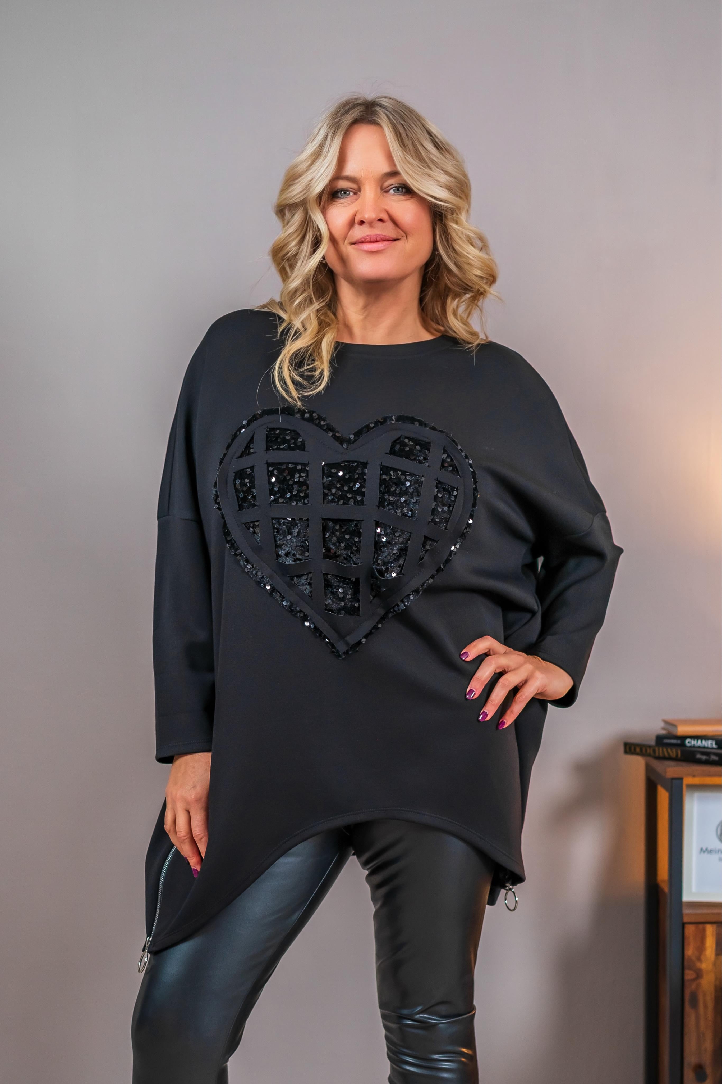 Sweatshirt mit Pailletten-Herz, schwarz