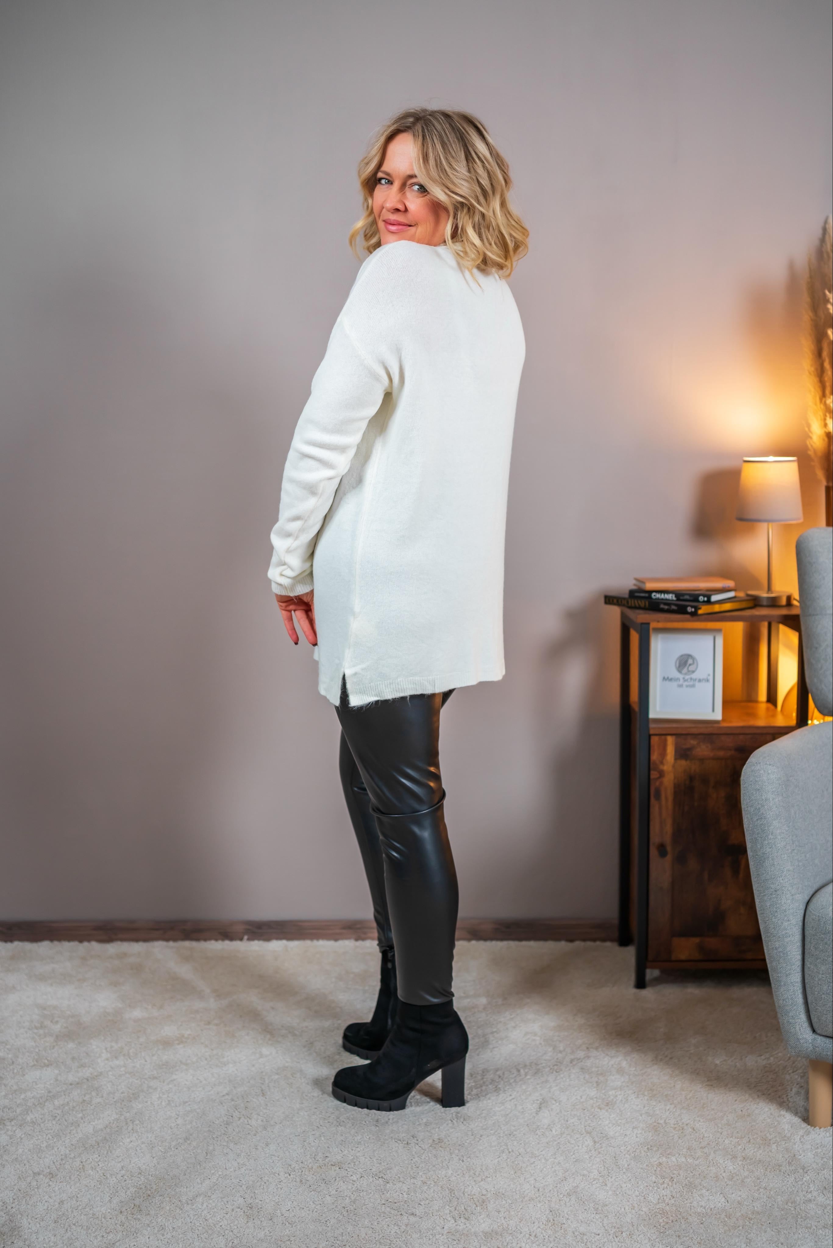 Rollkragenpullover mit Steinchendetails, ecru