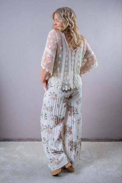 Leichte Hose mit floralem Muster und Gürtel, creme